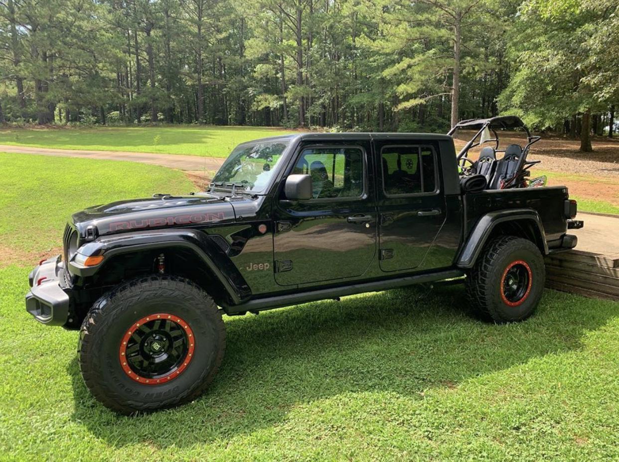 Jeep Gladiator BLACK Gladiator JT Club C823A19D-B222-4CE9-813E-AB1EBED24B14