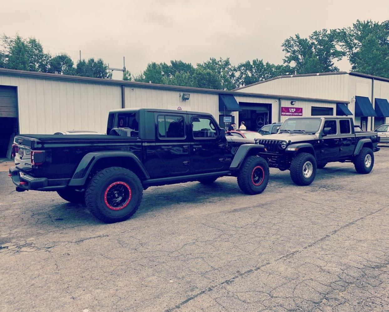 Jeep Gladiator BLACK Gladiator JT Club 7D6025BB-4630-4B72-A558-1A402689A788