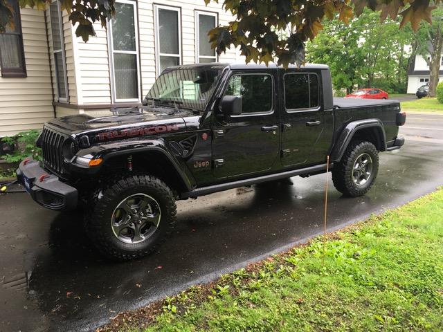 Jeep Gladiator BLACK Gladiator JT Club 854CA960-1E1C-4741-ACE4-168E175EA420