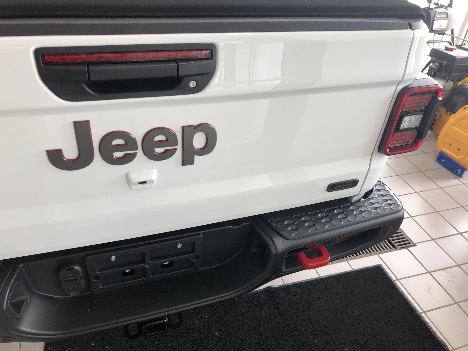 Jeep Gladiator BRIGHT WHITE Gladiator JT Club 1295620B-4F4E-460C-B0A2-1E33FB9F40C7