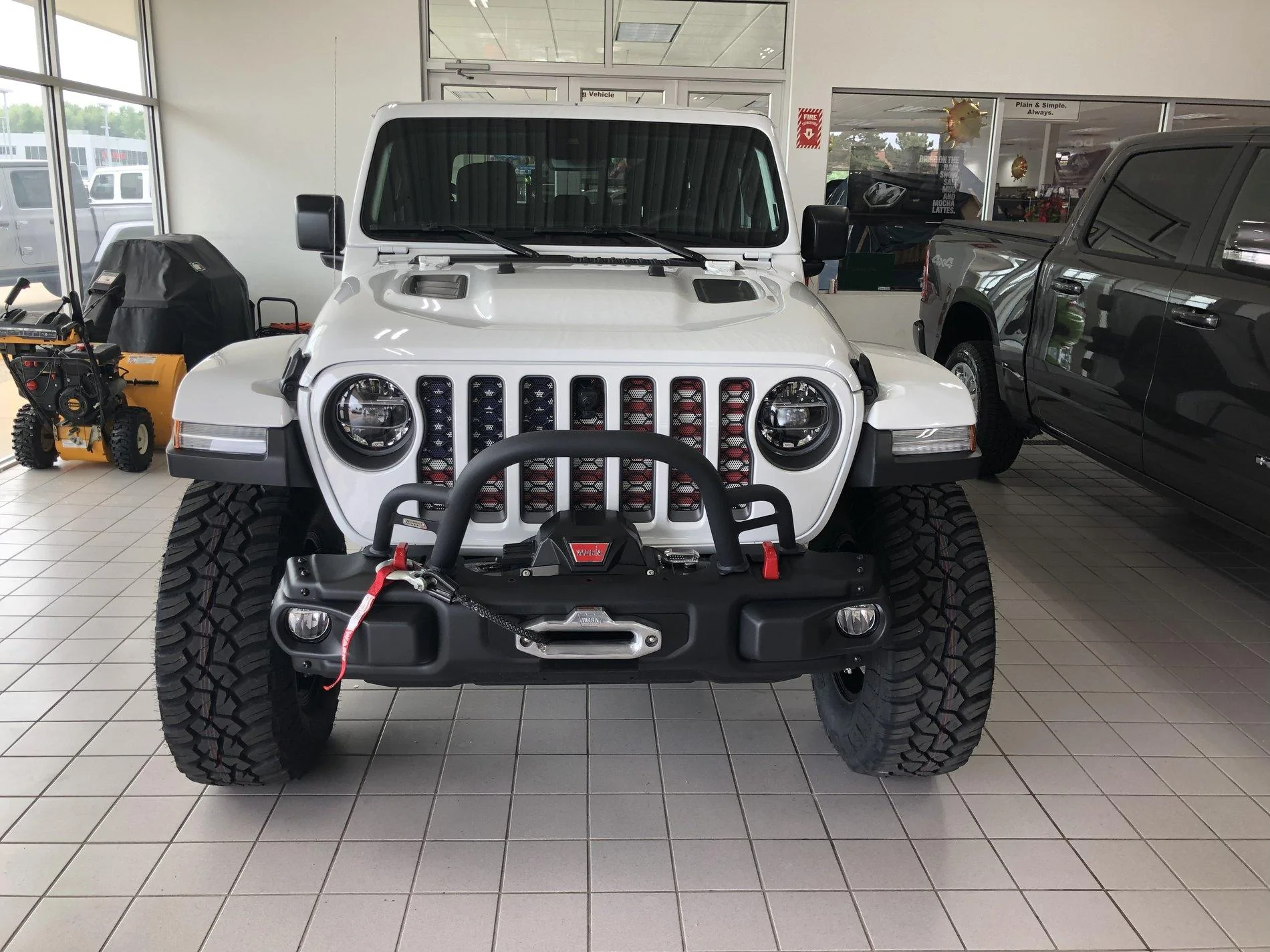 Jeep Gladiator BRIGHT WHITE Gladiator JT Club 54664795-110C-494C-9B48-D60C41666D07