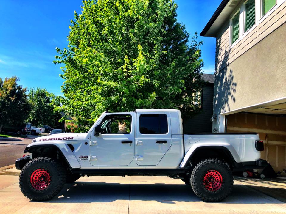 Jeep Gladiator LAUNCH EDITION Gladiator JT Club 64301984_10217165392345405_1687999701552463872_n