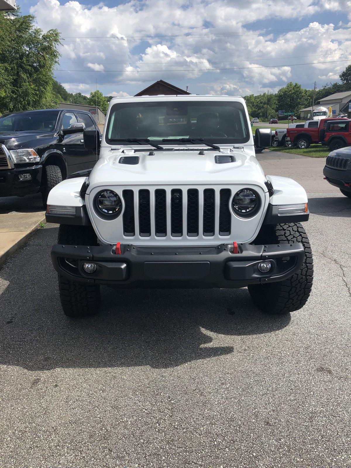 Jeep Gladiator BRIGHT WHITE Gladiator JT Club 61F6CC7E-901C-4D82-99D7-0002C96A7A0F