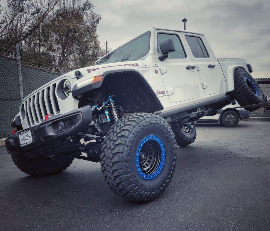 Jeep Gladiator BRIGHT WHITE Gladiator JT Club ddb741aa-b75f-4a71-996c-069b13e07a25-jpe