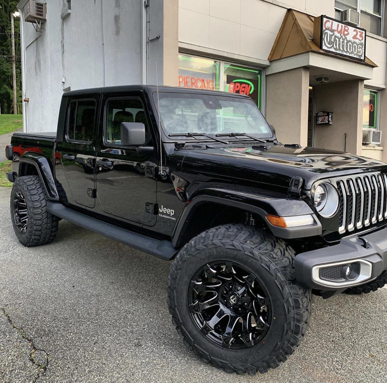 Jeep Gladiator BLACK Gladiator JT Club 3D87DE41-61A2-42E4-88E6-47AA07E0AF0E