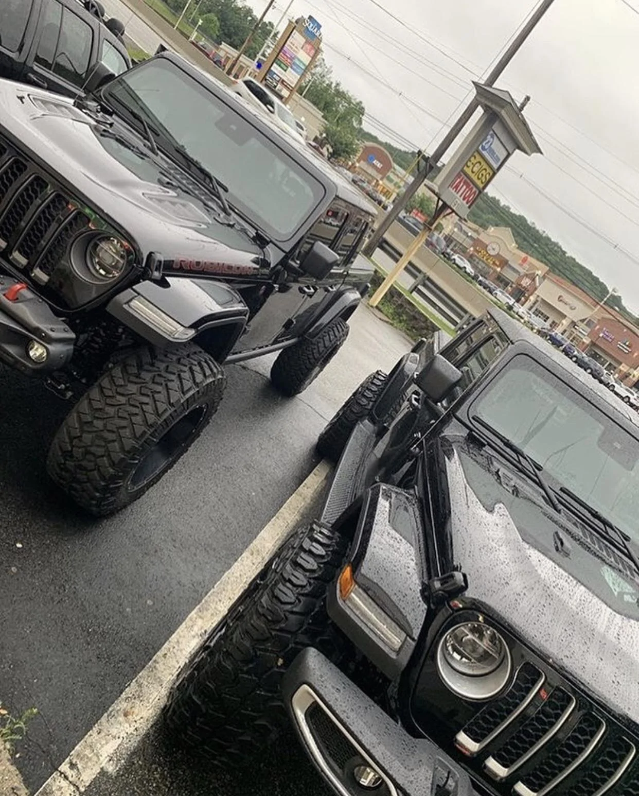 Jeep Gladiator BLACK Gladiator JT Club 76192B08-6443-4CC7-9441-7FFE57087813