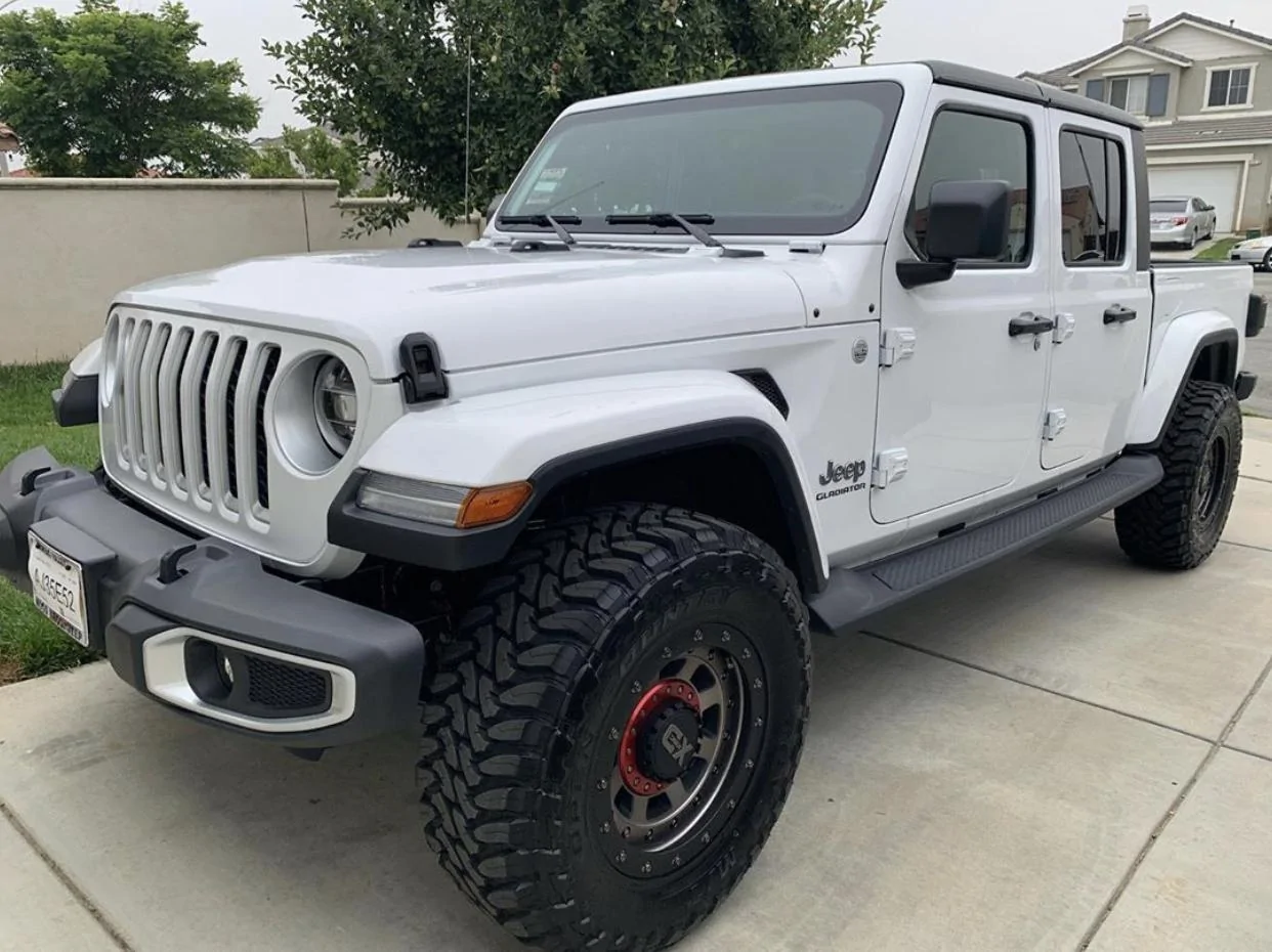 Jeep Gladiator BRIGHT WHITE Gladiator JT Club 2882F7DD-64C6-43ED-BAB0-E1A6E581B305