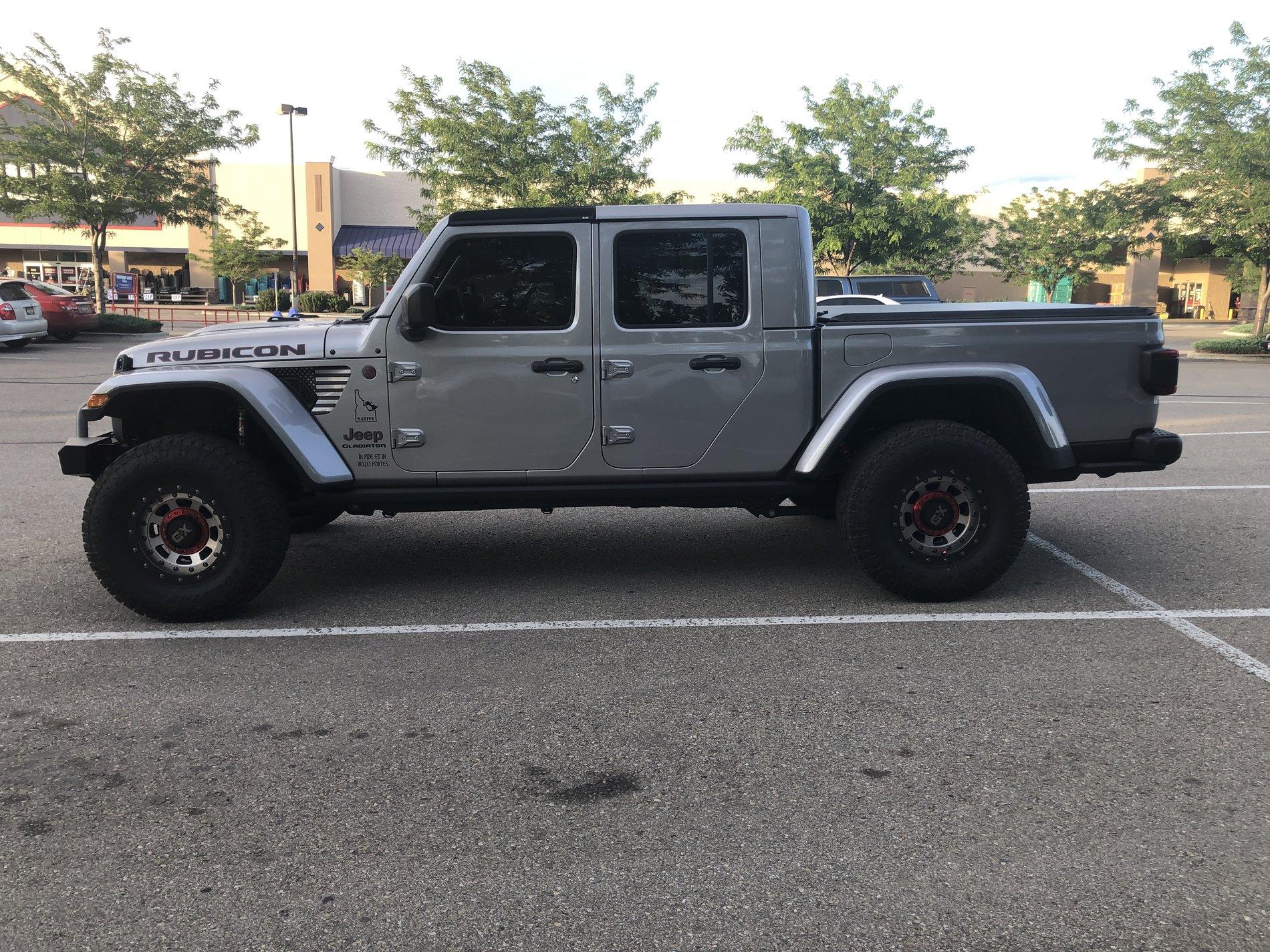 Jeep Gladiator Rough Country Gladiator 2.5in Front lift kit 1A3BA244-2267-4C5C-A939-F0BE207C5184