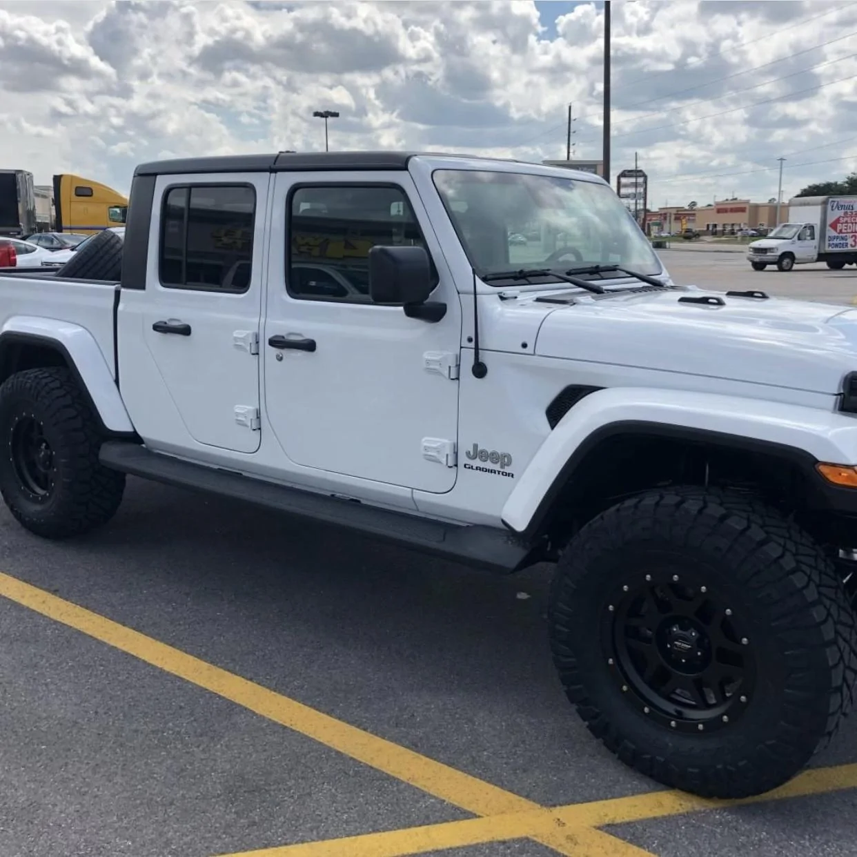 Jeep Gladiator BRIGHT WHITE Gladiator JT Club A5D56BCA-D1A1-44C0-88C5-23595503D514