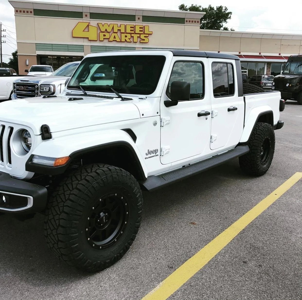 Jeep Gladiator BRIGHT WHITE Gladiator JT Club 7B894513-7067-450A-AE81-96A39BB2DD68