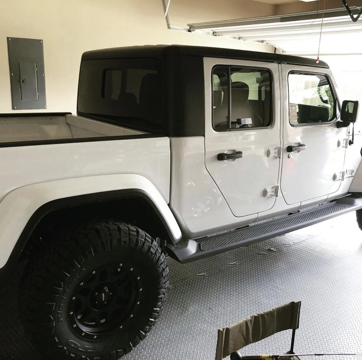 Jeep Gladiator BRIGHT WHITE Gladiator JT Club B4214E31-64E9-40DD-99A4-3BEA98875240