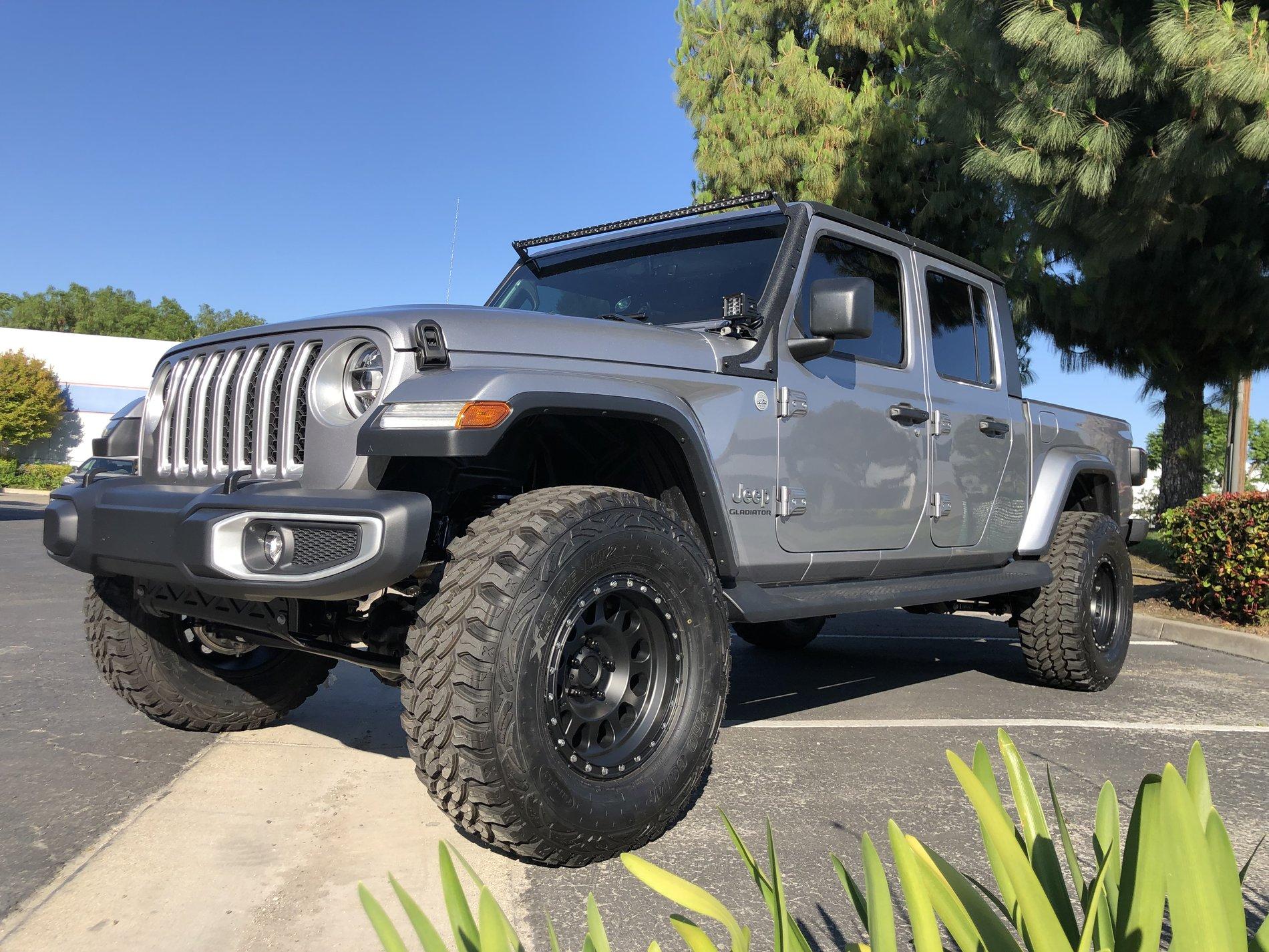 Jeep Gladiator JT photos with Lift by Fabtech 2.5-3" lift IMG_1282