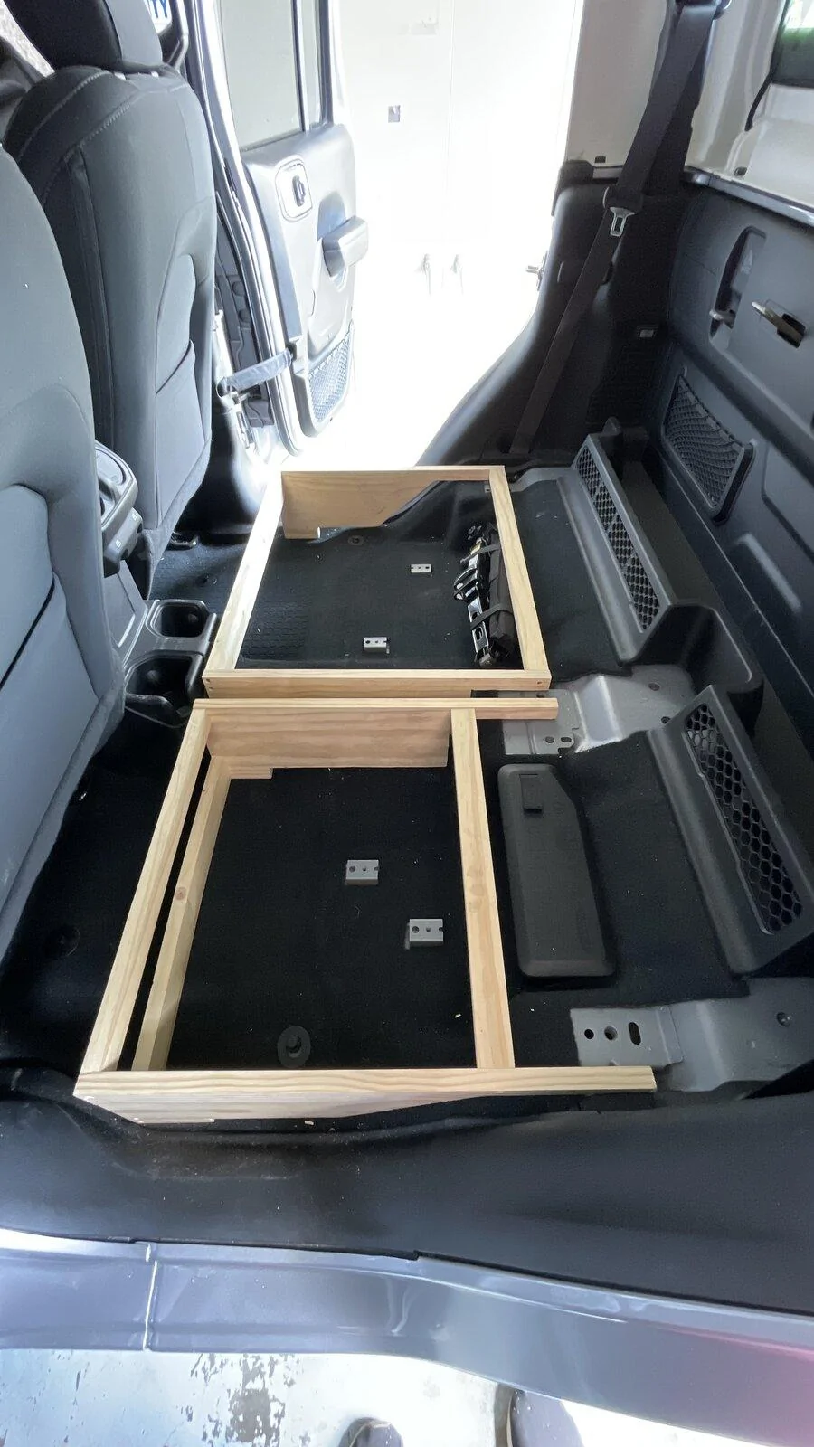 Jeep Gladiator Rear Seat Delete and Platform Storage **Concept** tempImagetr4J0Q