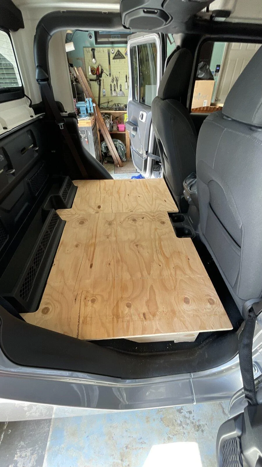 Jeep Gladiator Rear Seat Delete and Platform Storage **Concept** tempImage7z9f2L