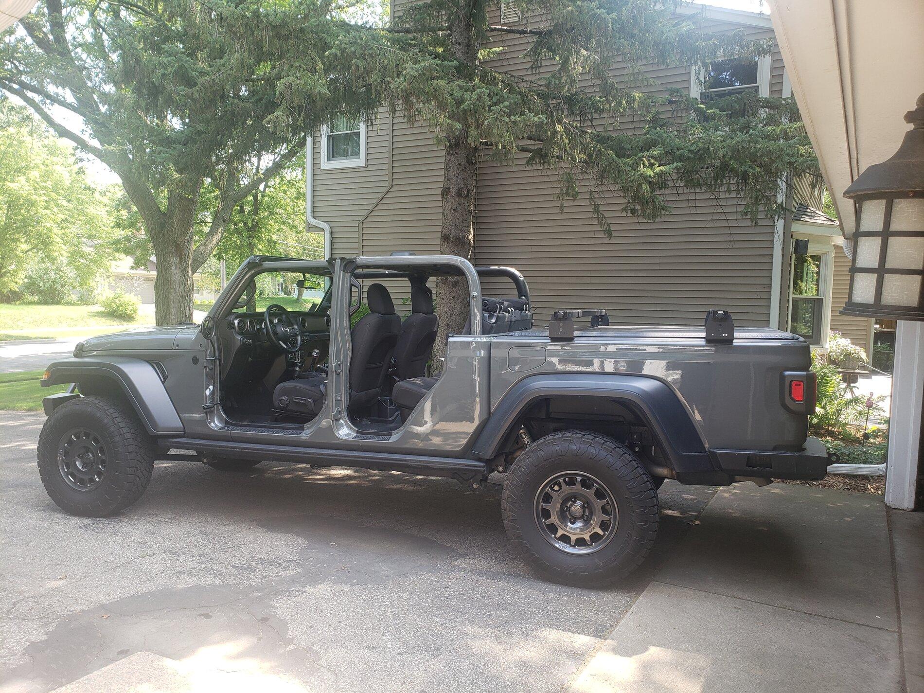 Jeep Gladiator Gladiator vs the power wagon 20210718_113952