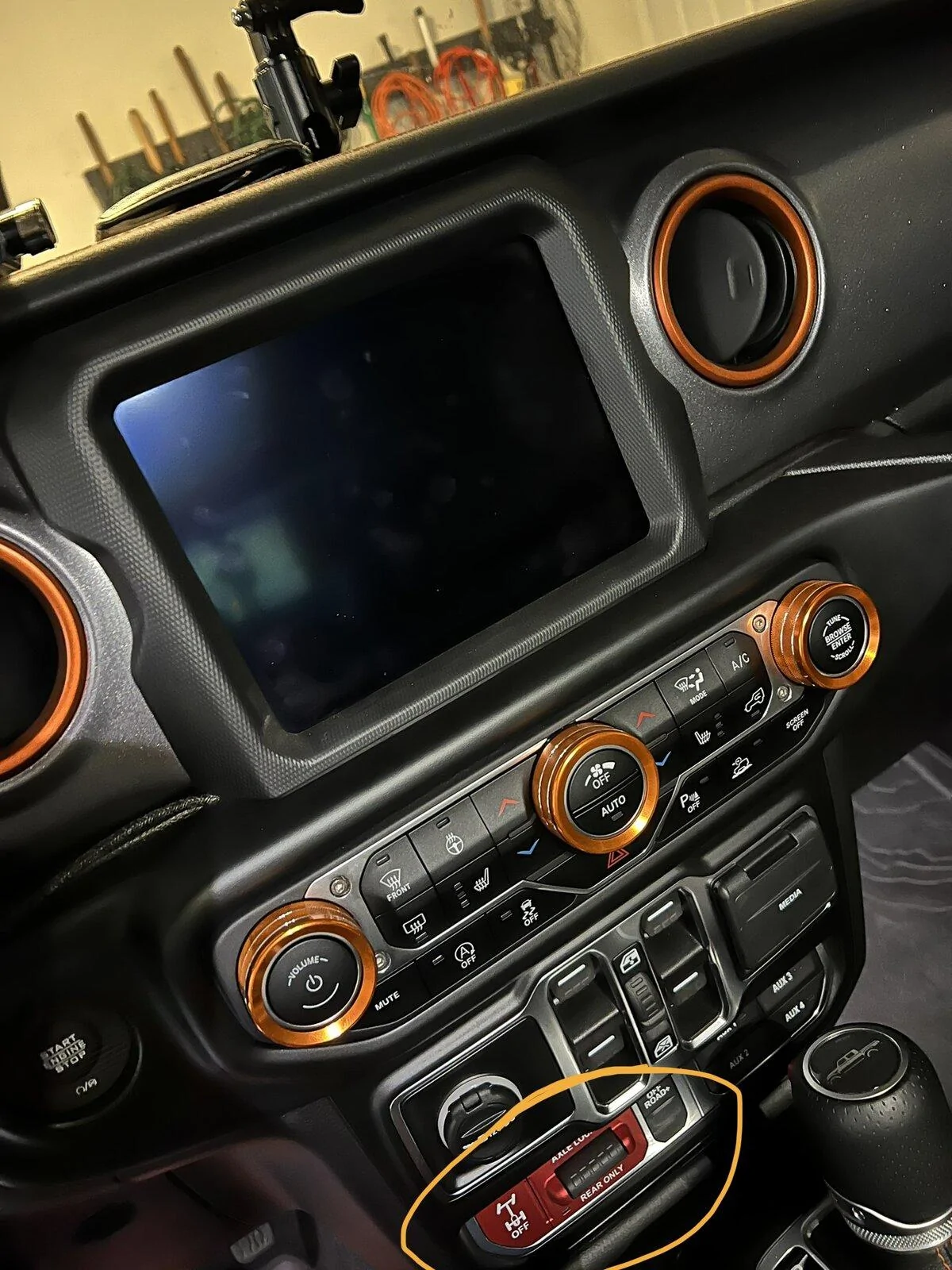 Jeep Gladiator Mojave orange mods F78D418E-A5D0-4309-AB87-78DC398825D0