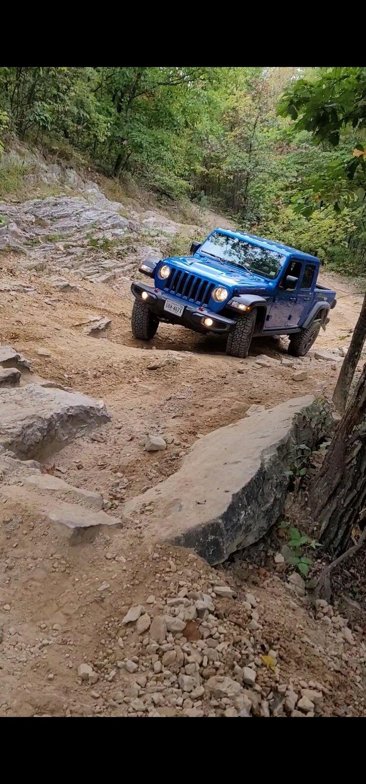 Jeep Gladiator Peter's Mill Run and Luray Caverns Screenshot_20211012-081747_Photos