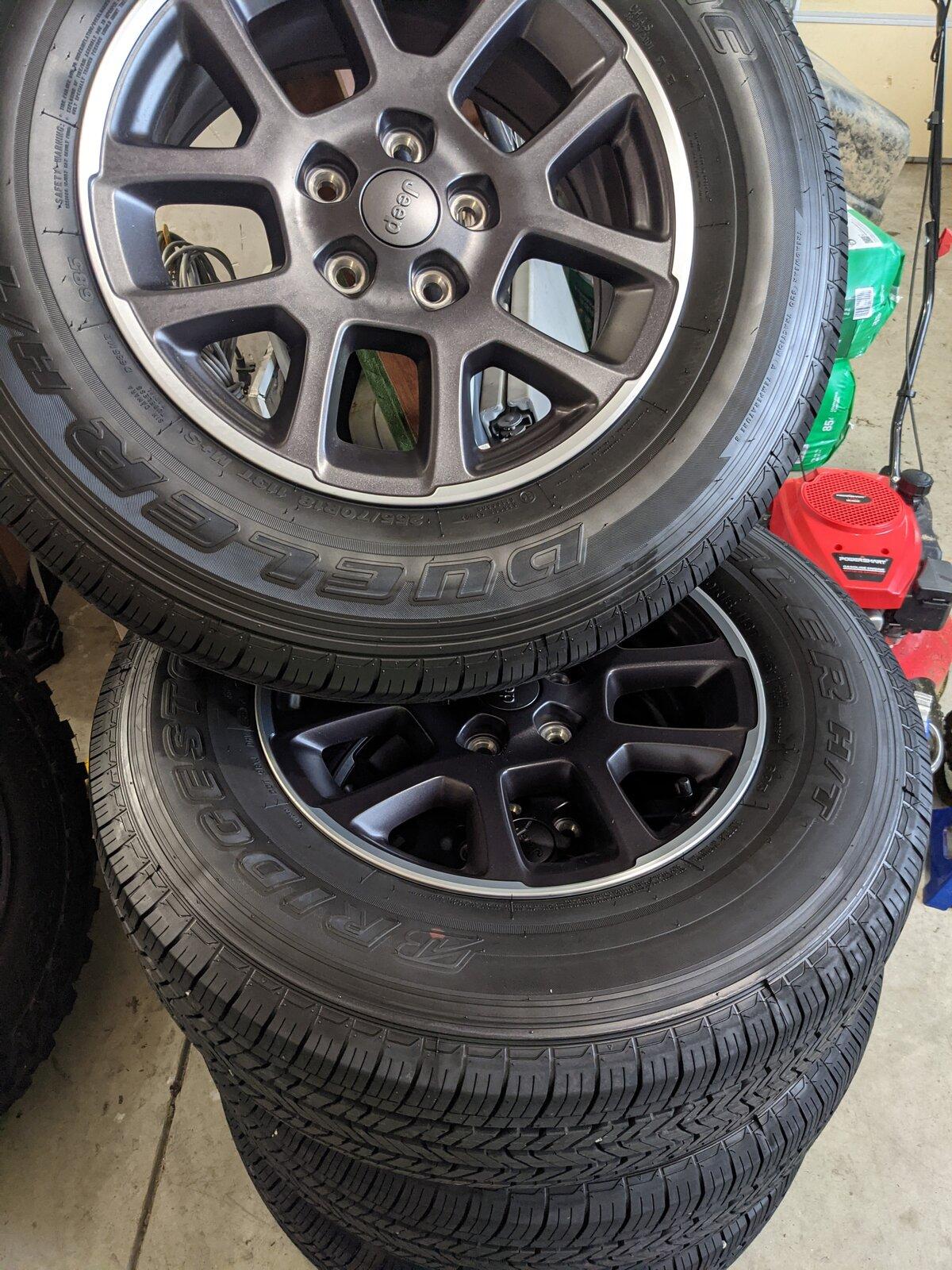 Jeep Gladiator FS: Brand New Overland Stock Takeoffs (including spare, lug nuts, TPMS sensors) PXL_20211005_201400717