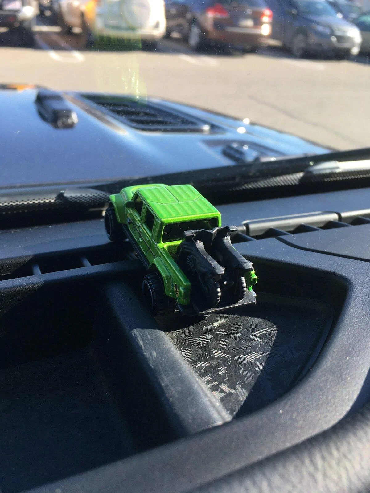 Jeep Gladiator Mountain Bikes - How are you guys carrying them?? 657E839A-3936-4FC5-A5C8-BC67B158D088