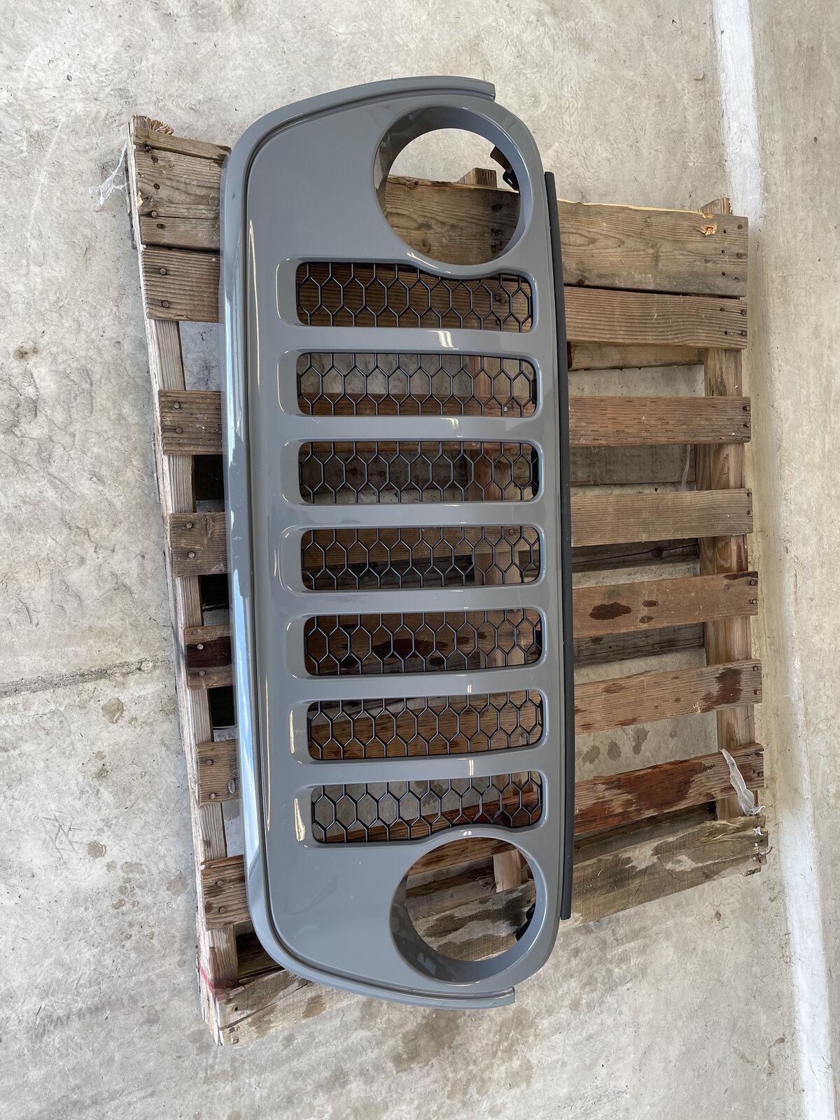 Jeep Gladiator Sting Gray Sport Grille 28B99BB1-2E8B-4668-8D71-F72CA87B6847