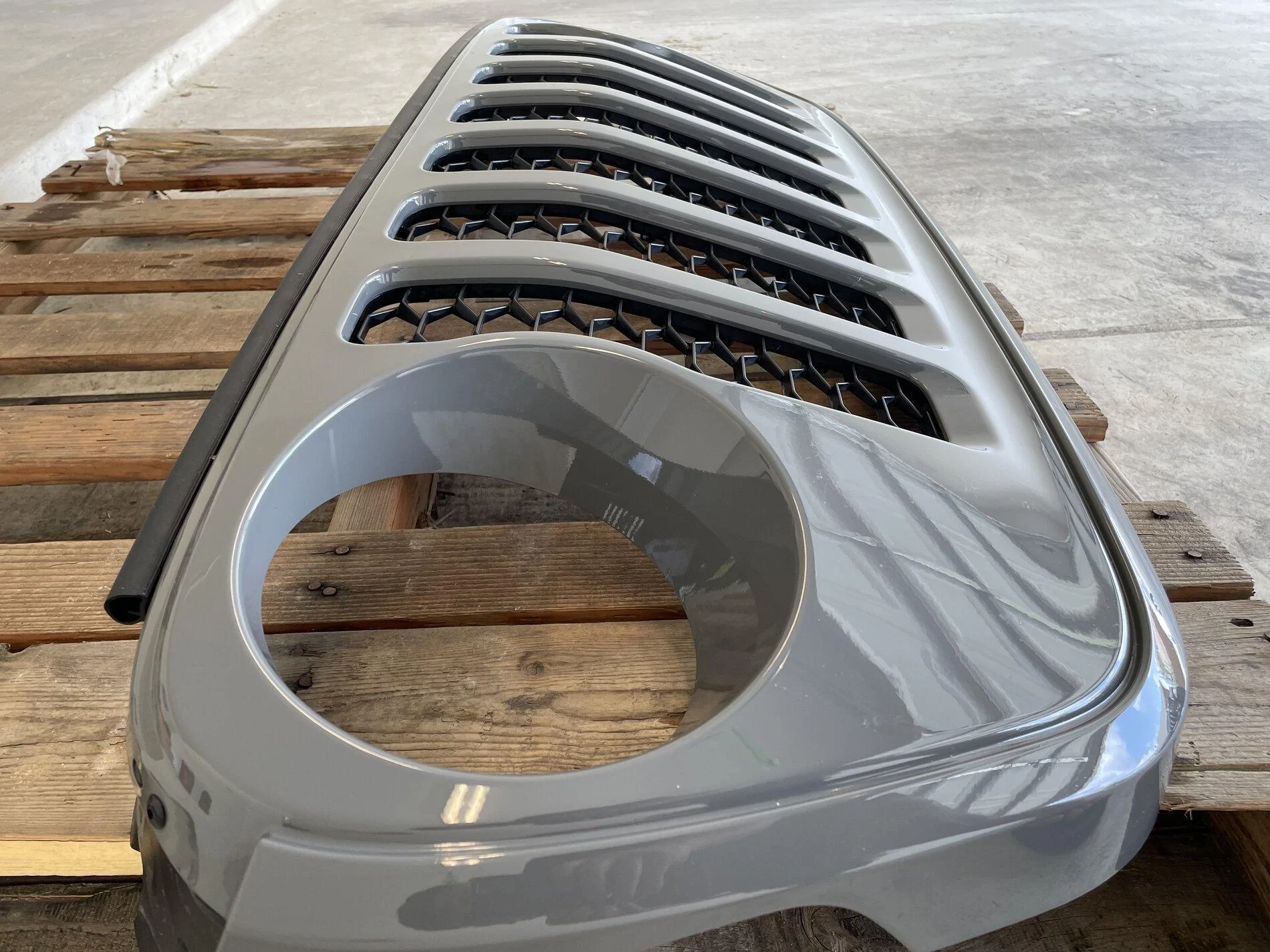 Jeep Gladiator Sting Gray Sport Grille F728D8E7-C08D-483F-94BA-62BBED666322