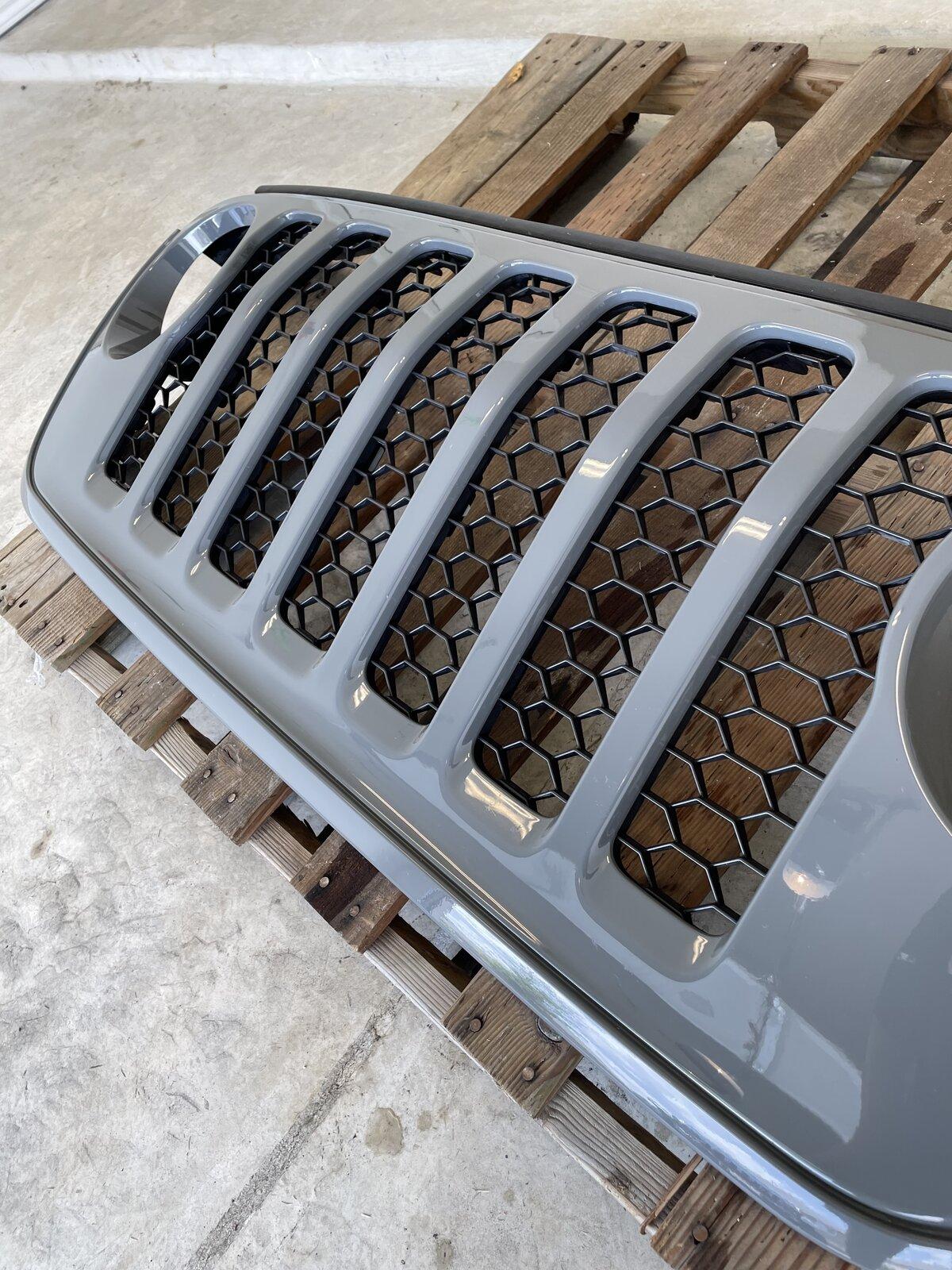 Jeep Gladiator Sting Gray Sport Grille 6EA5E1FC-61C9-49FC-B193-1EBE1D2B2457
