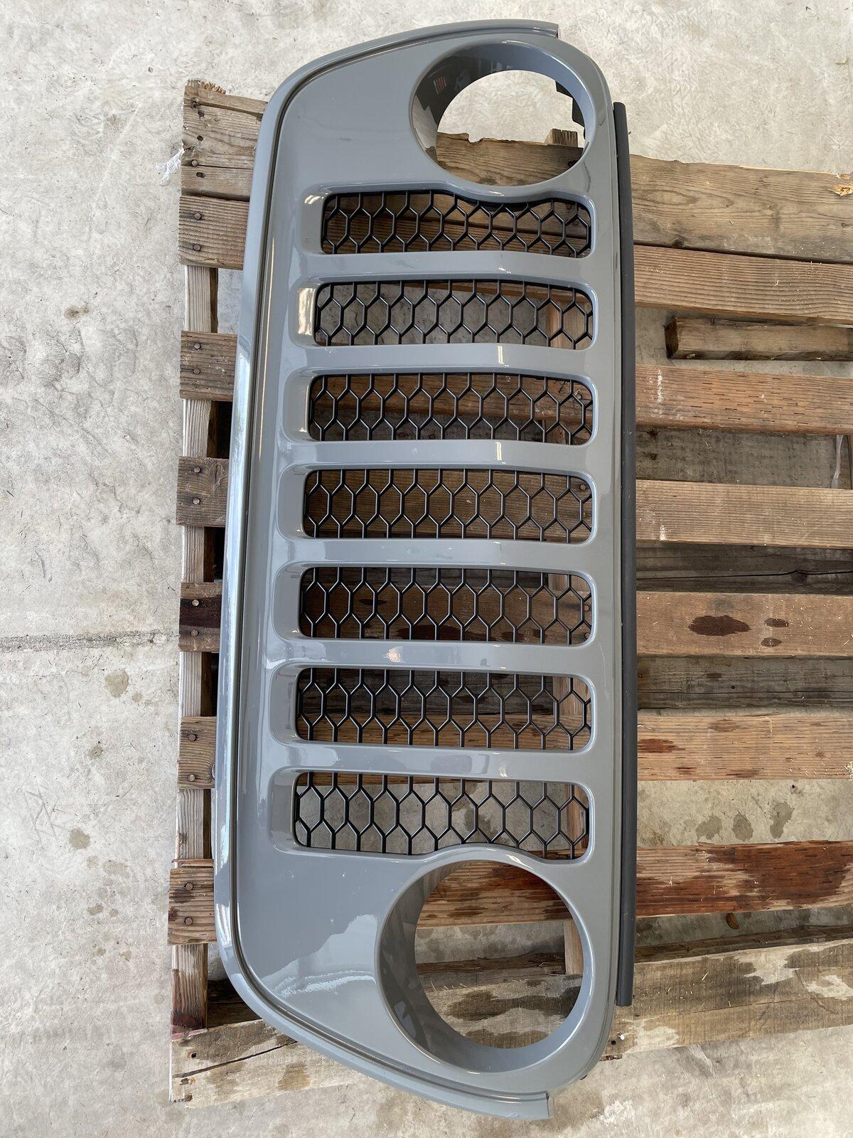 Jeep Gladiator Sting Gray Sport Grille 5FCF8670-0479-443C-B413-9BA66B4DBDF5