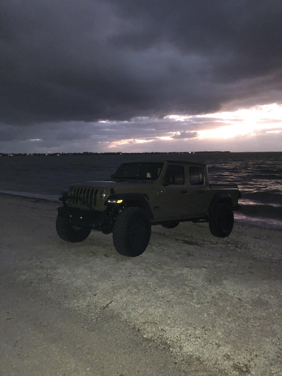 Jeep Gladiator Lets see those Gladiator Beach pics F75120D1-8059-4F13-BE13-EABC04BCD070