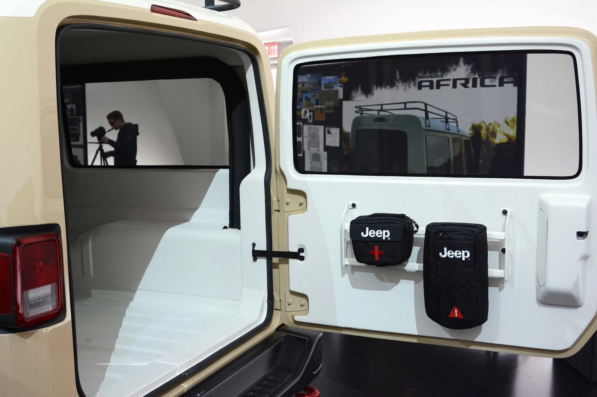 Jeep Gladiator Jeep Concepts Teased Ahead of SEMA 2021 jeep-wrangler-africa-concept-08-1