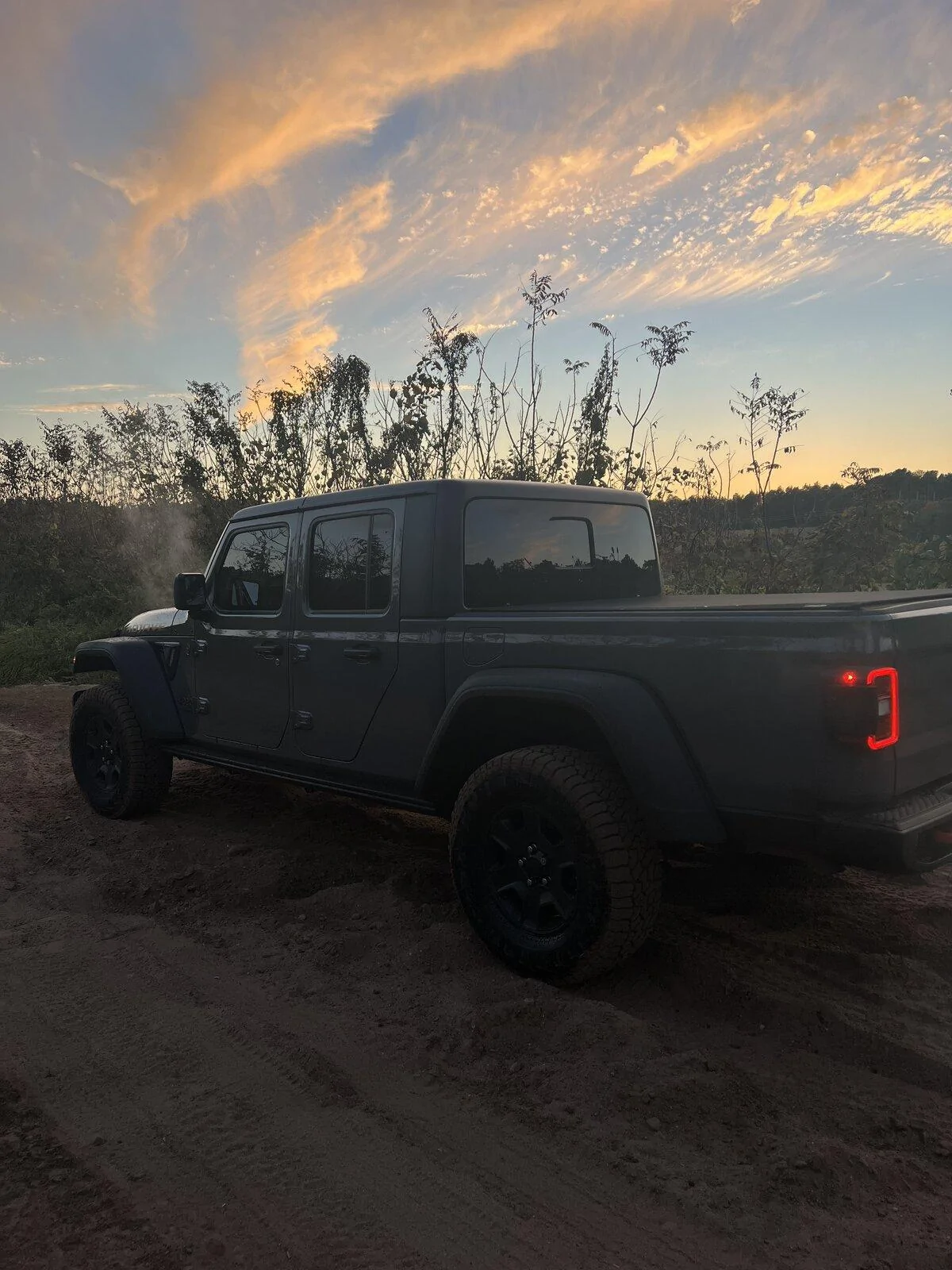 Jeep Gladiator Gladiator Glamour Shots E063AF8D-3EAF-4399-8B02-ED903A34176A