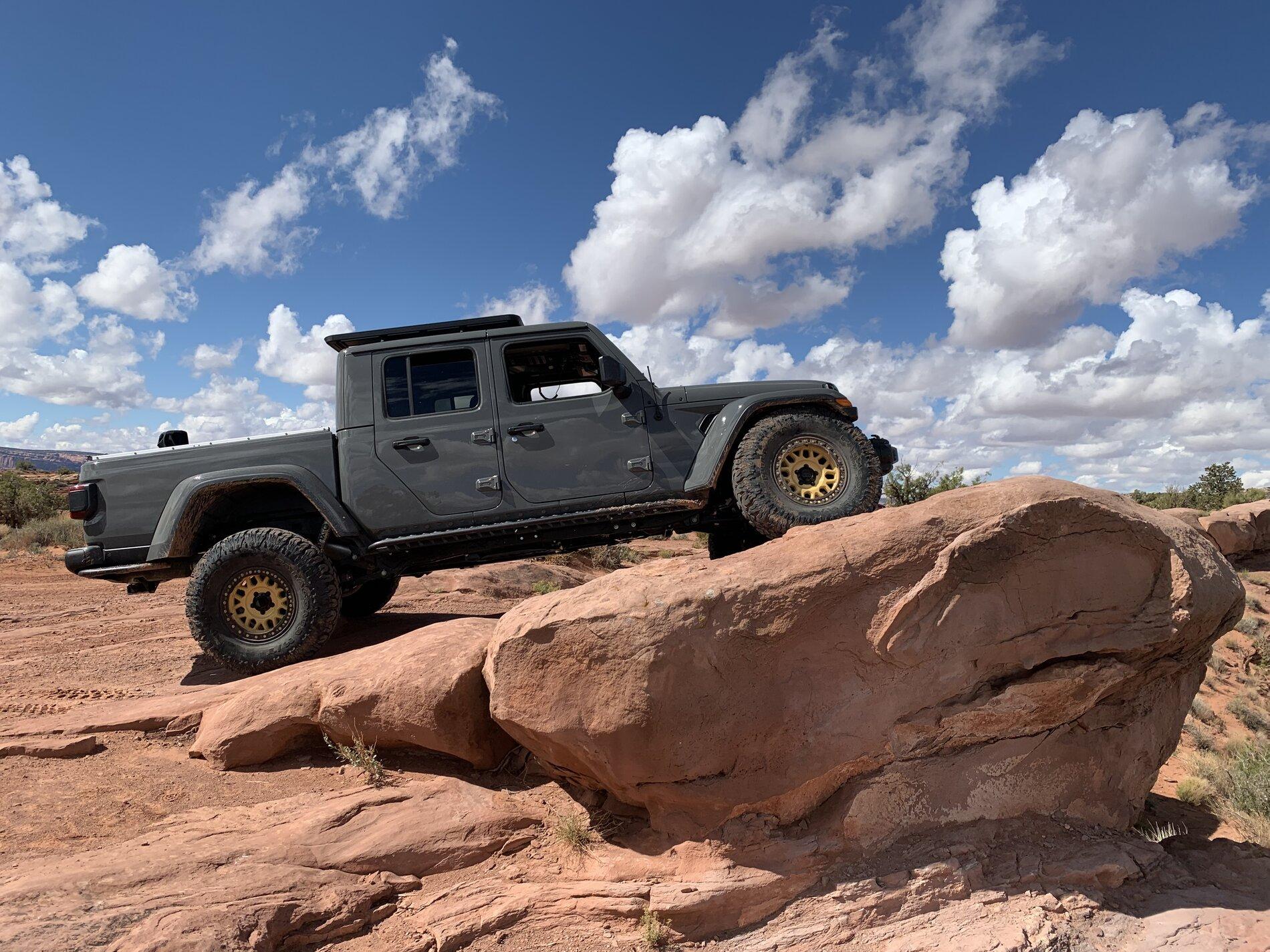 Jeep Gladiator STING GRAY Gladiator JT Club CC402A60-66E9-464F-BE4A-DD60230BC8BD