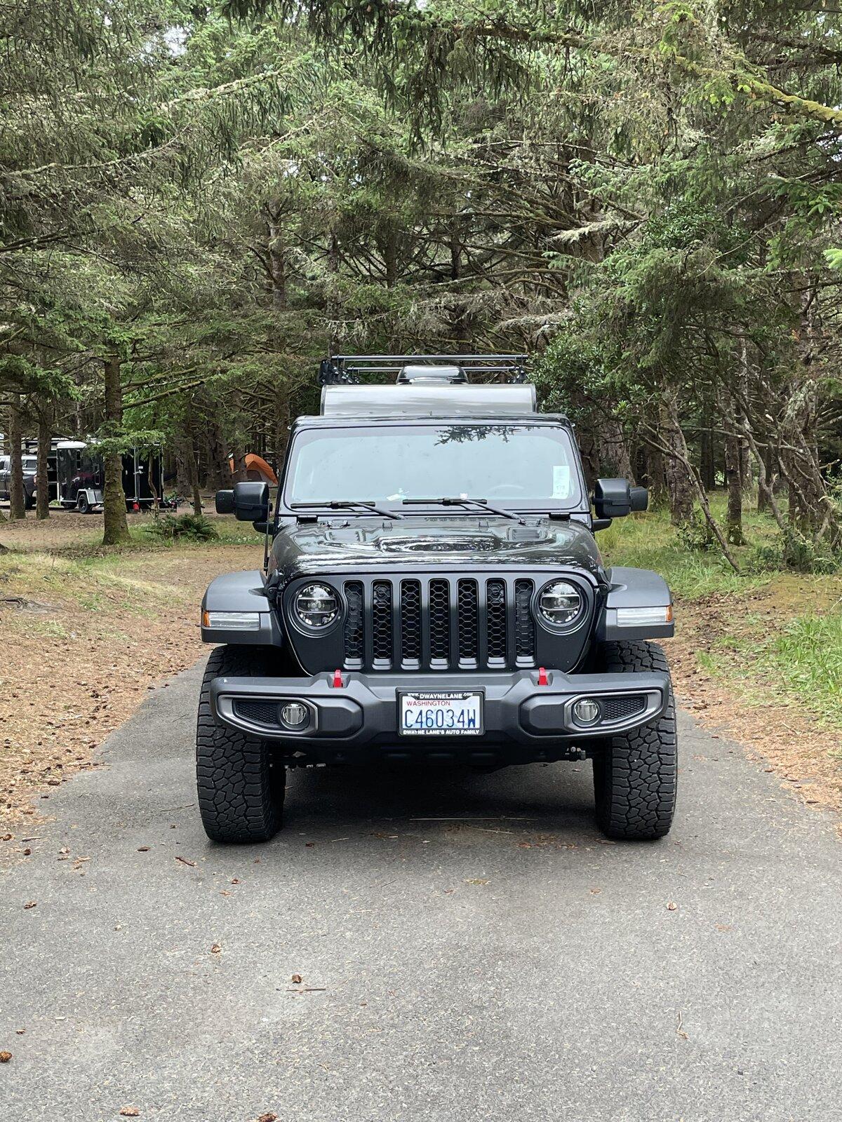 Jeep Gladiator Rubicon front bumper and/or LED fog light 8DA05763-1777-4532-B861-74F0C08200D2