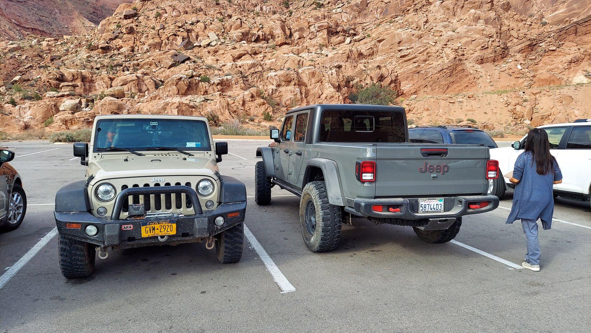 Jeep Gladiator Jeeps Parking Next To Jeeps 20211005_094953