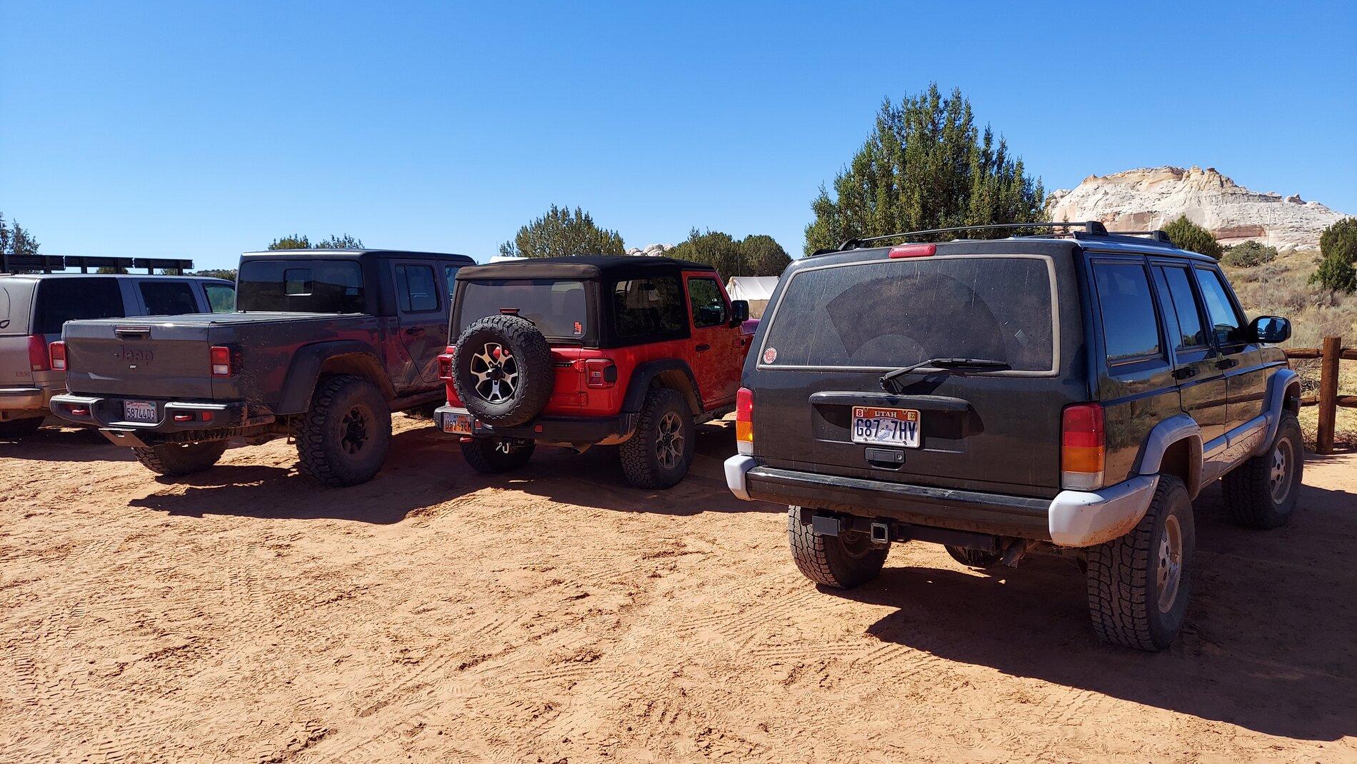 Jeep Gladiator Jeeps Parking Next To Jeeps 20211010_130557