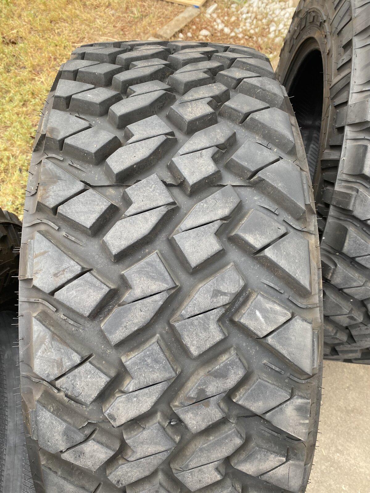 Jeep Gladiator WTS 35 X 12.5 R 20 Nitto Trail Grapplers BD3C0A0A-533B-4CF0-9D08-A6FB12A2E00B