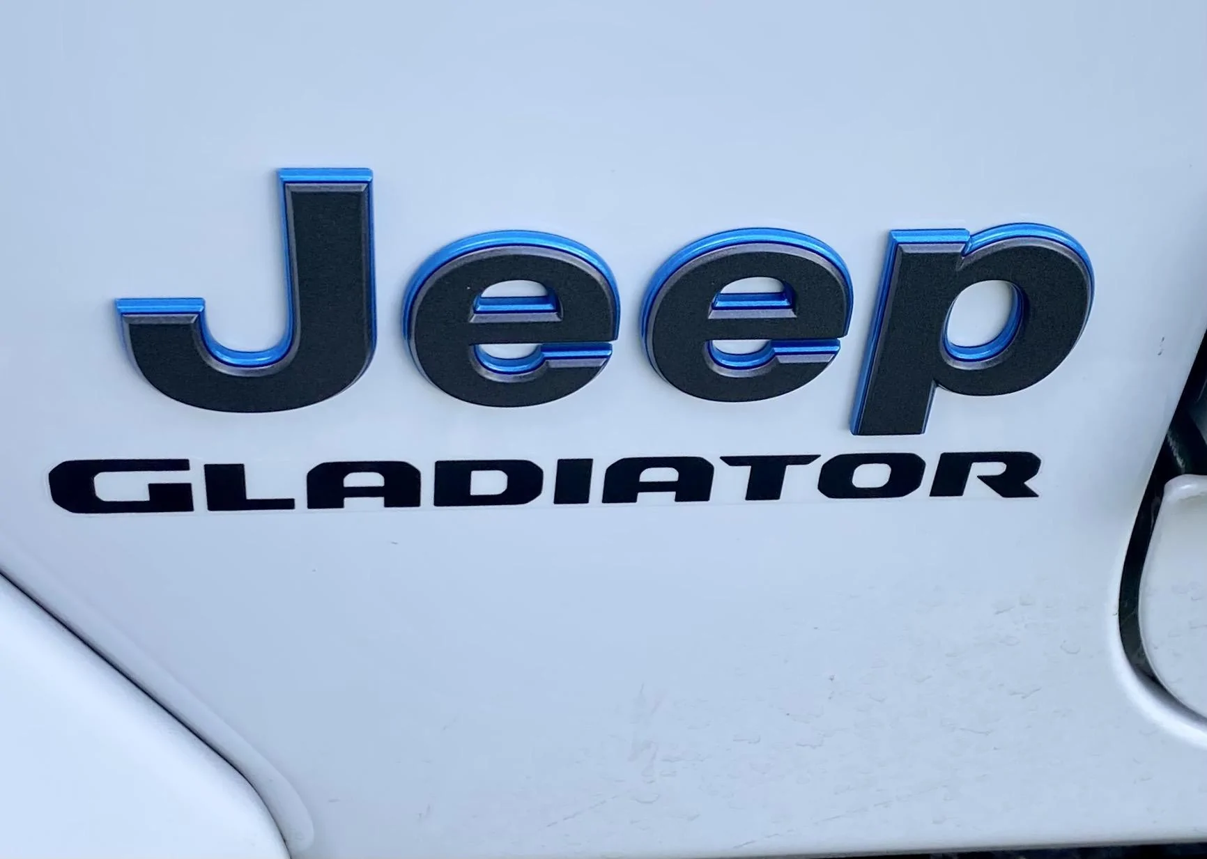 Jeep Gladiator Painted tailgate letters to match 4xe fender emblems 5C7A2E4C-B16F-4DE6-89F2-0113DB4F966E