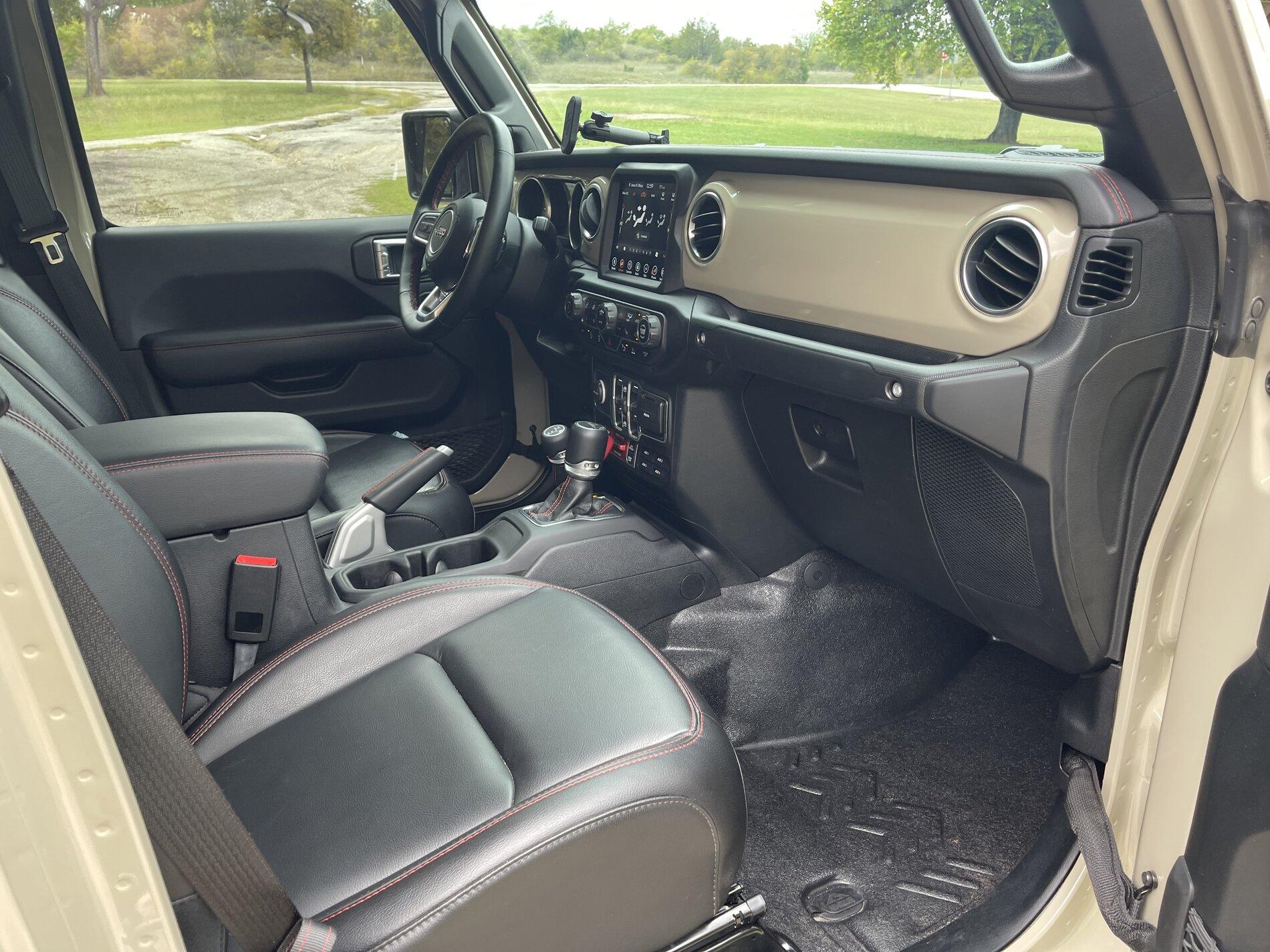 Jeep Gladiator 2020 Jeep Gladiator Rubicon + Extras E76402F8-1405-4B8F-80AB-5A956E83A643