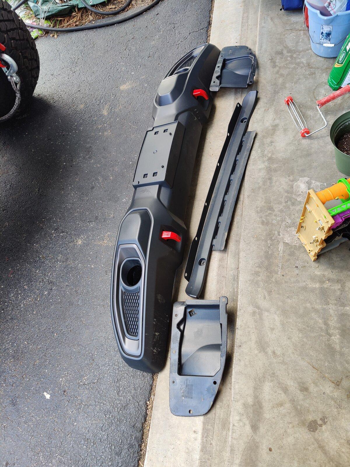 Jeep Gladiator WTB : Rubicon or Sahara Front plastic bumper IMG_20211009_154852