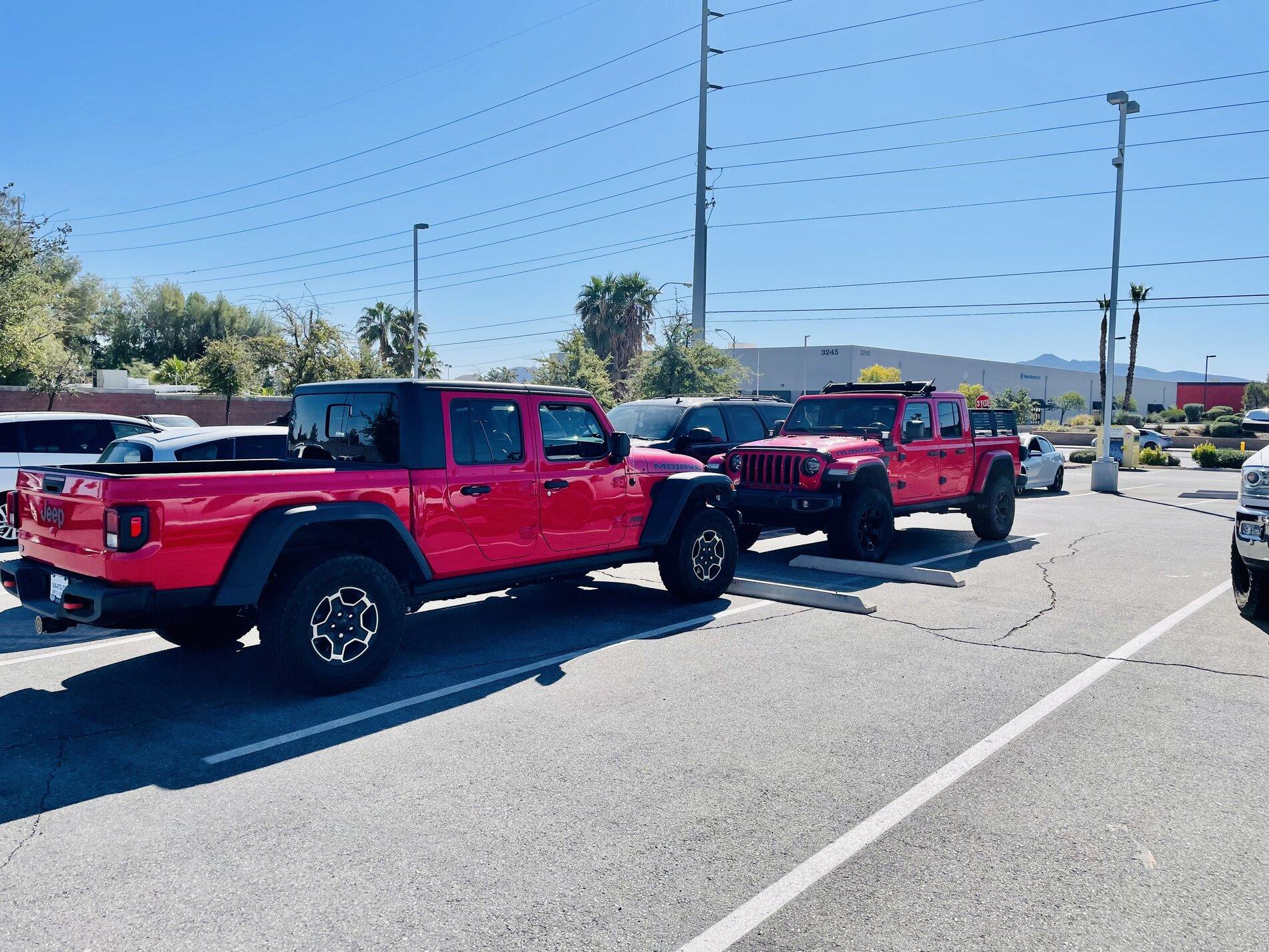 Jeep Gladiator Jeeps Parking Next To Jeeps BBD7AD8B-72AB-4CD4-B97A-8E5571E1BD6A