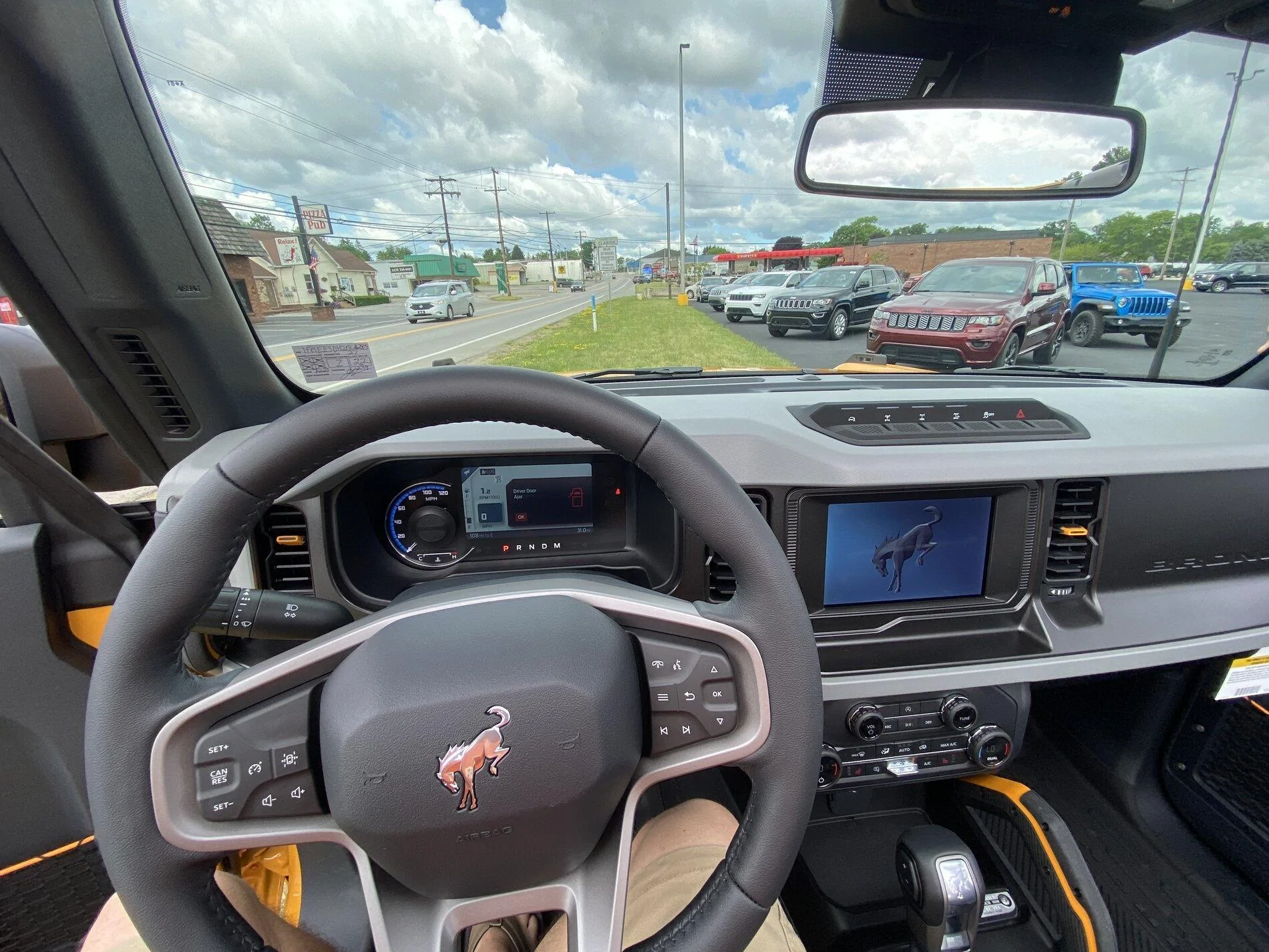 Jeep Gladiator Current opinion of the Bronco? 378A0136-C685-4DF7-BF88-B3F92DF6A144