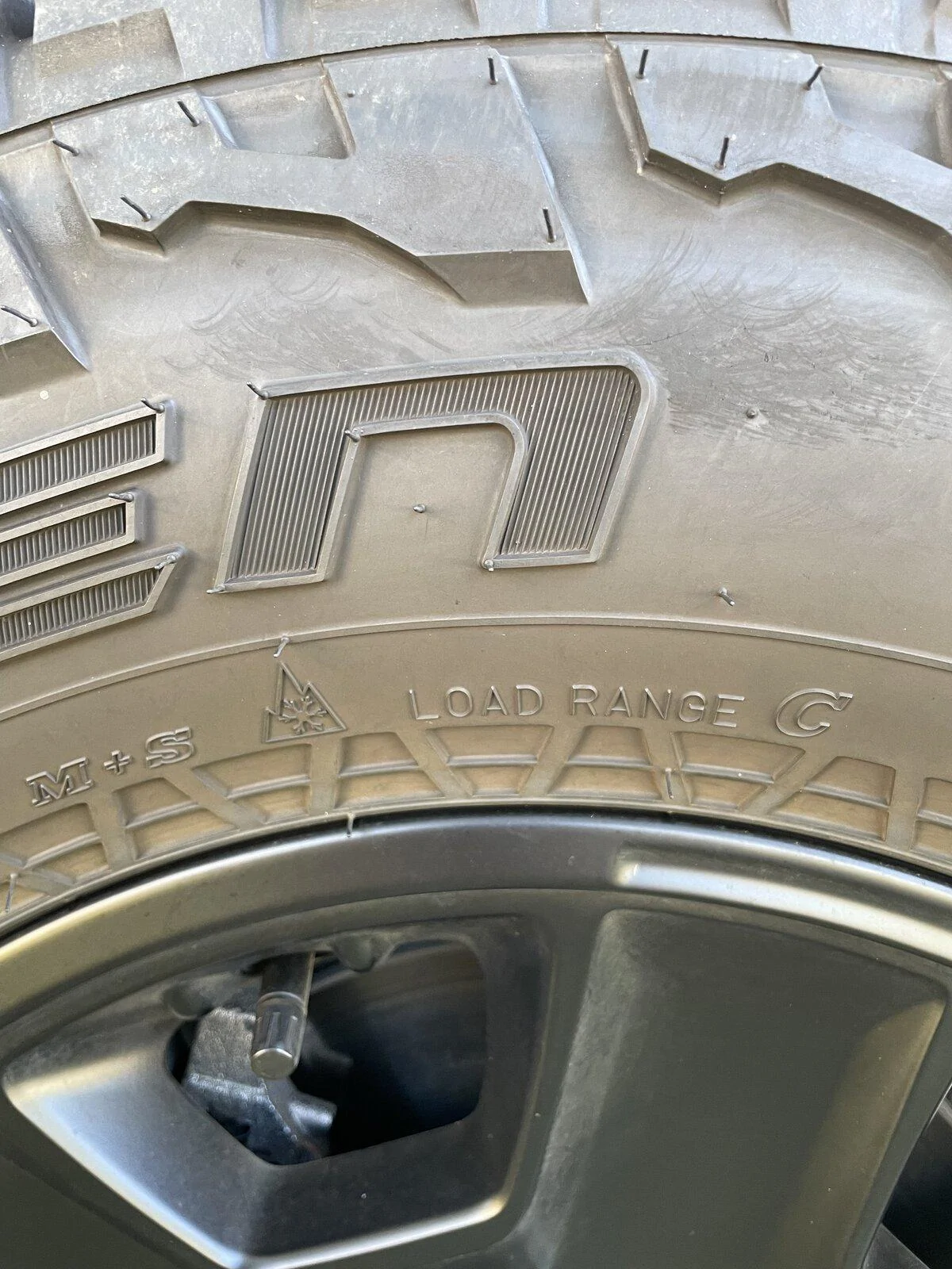 Jeep Gladiator OEM Mojave Wheels and AT Tires D4C03E20-C295-4477-84F6-A4795BF3DD9F