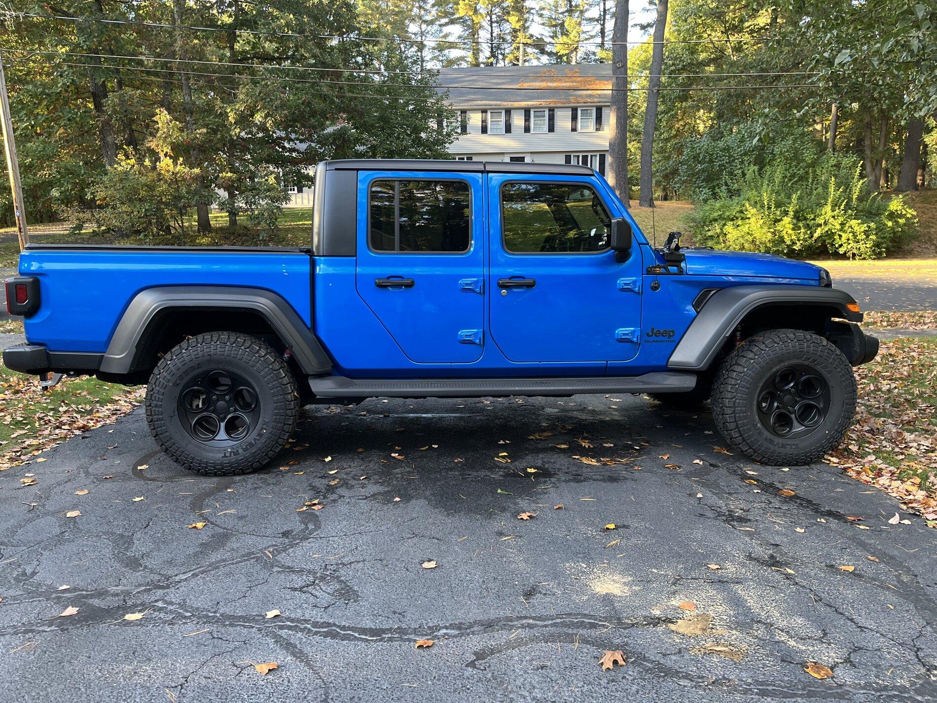 Jeep Gladiator HYDRO BLUE PEARL Gladiator JT Club E41758CA-FC13-4A37-8062-00AF1A1F36C2