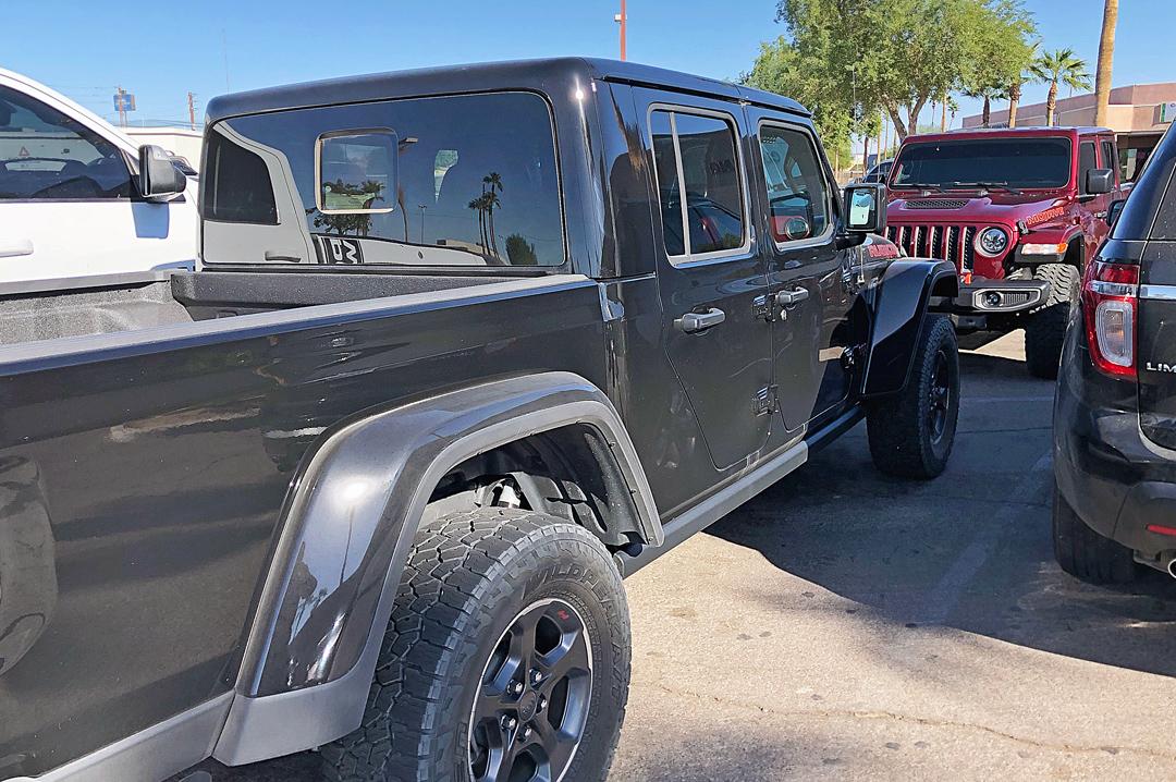 Jeep Gladiator Jeeps Parking Next To Jeeps SNAZZ2
