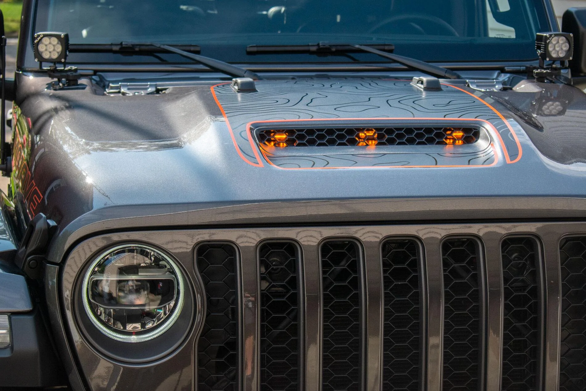 Jeep Gladiator Mojave Hood Marker Light Mod (Raptor TRX Lights) DSC_0918