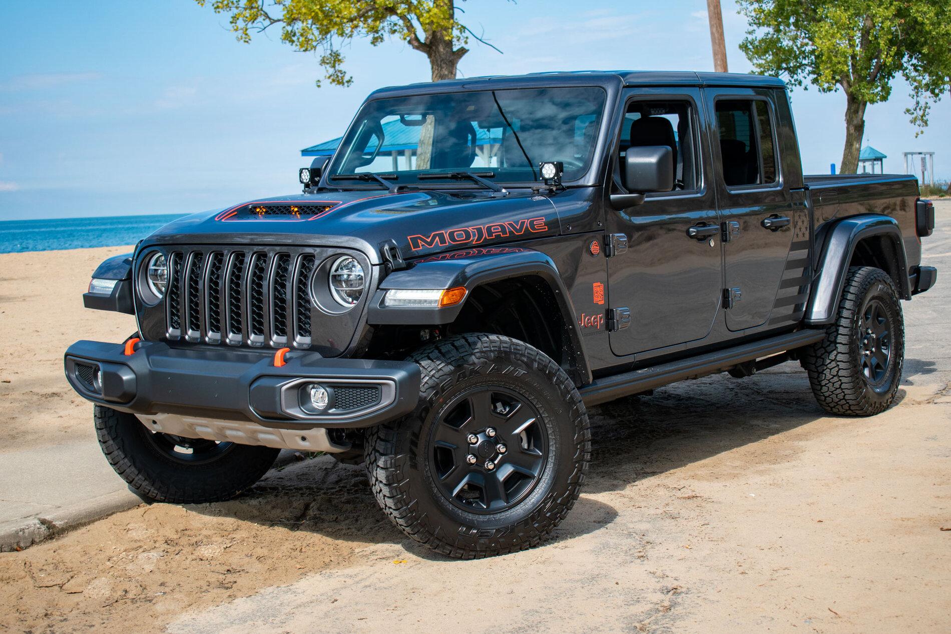 Jeep Gladiator Mojave Hood Marker Light Mod (Raptor TRX Lights) DSC_0992