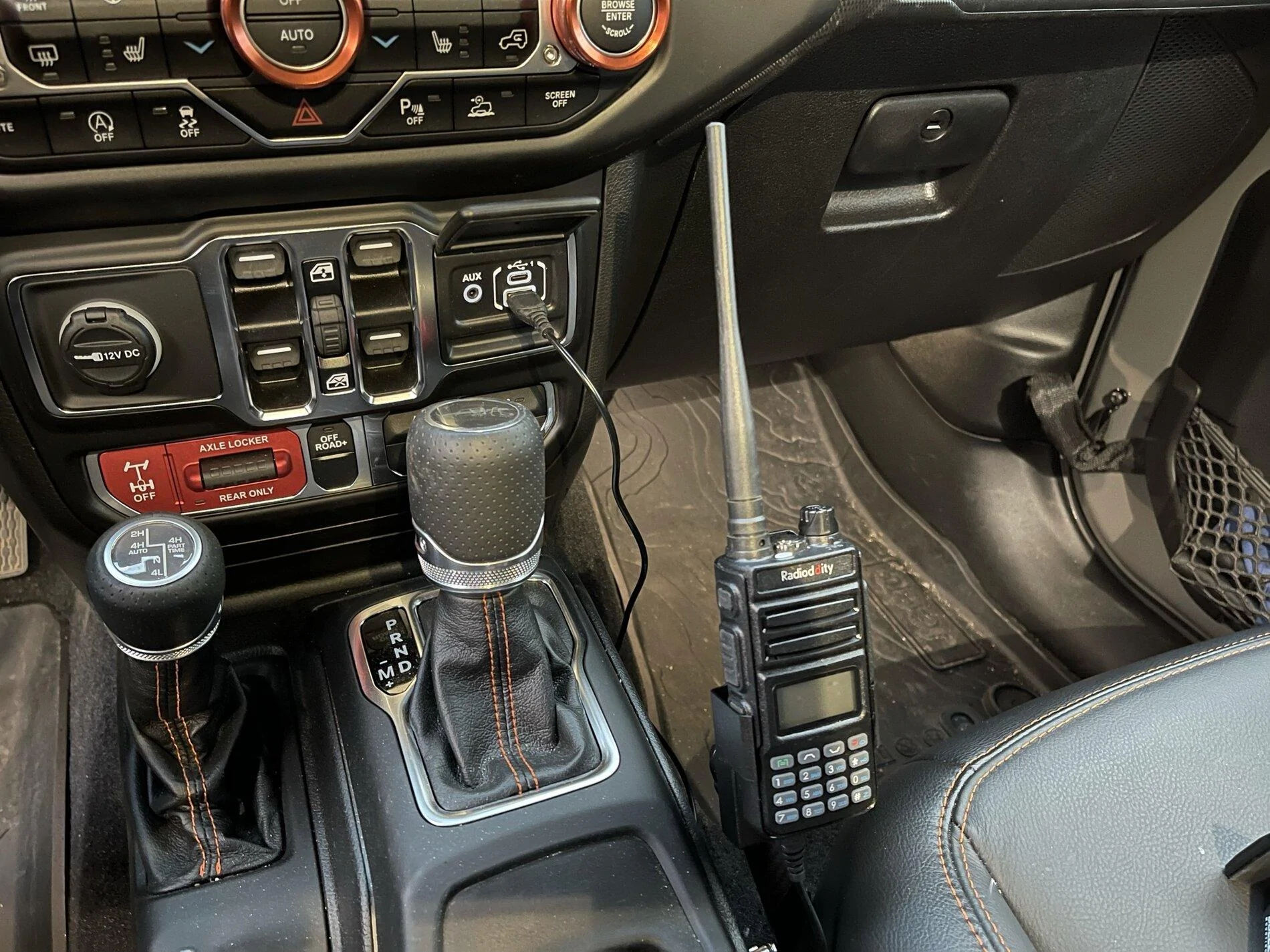 Jeep Gladiator GMRS Handheld radio mount radio2