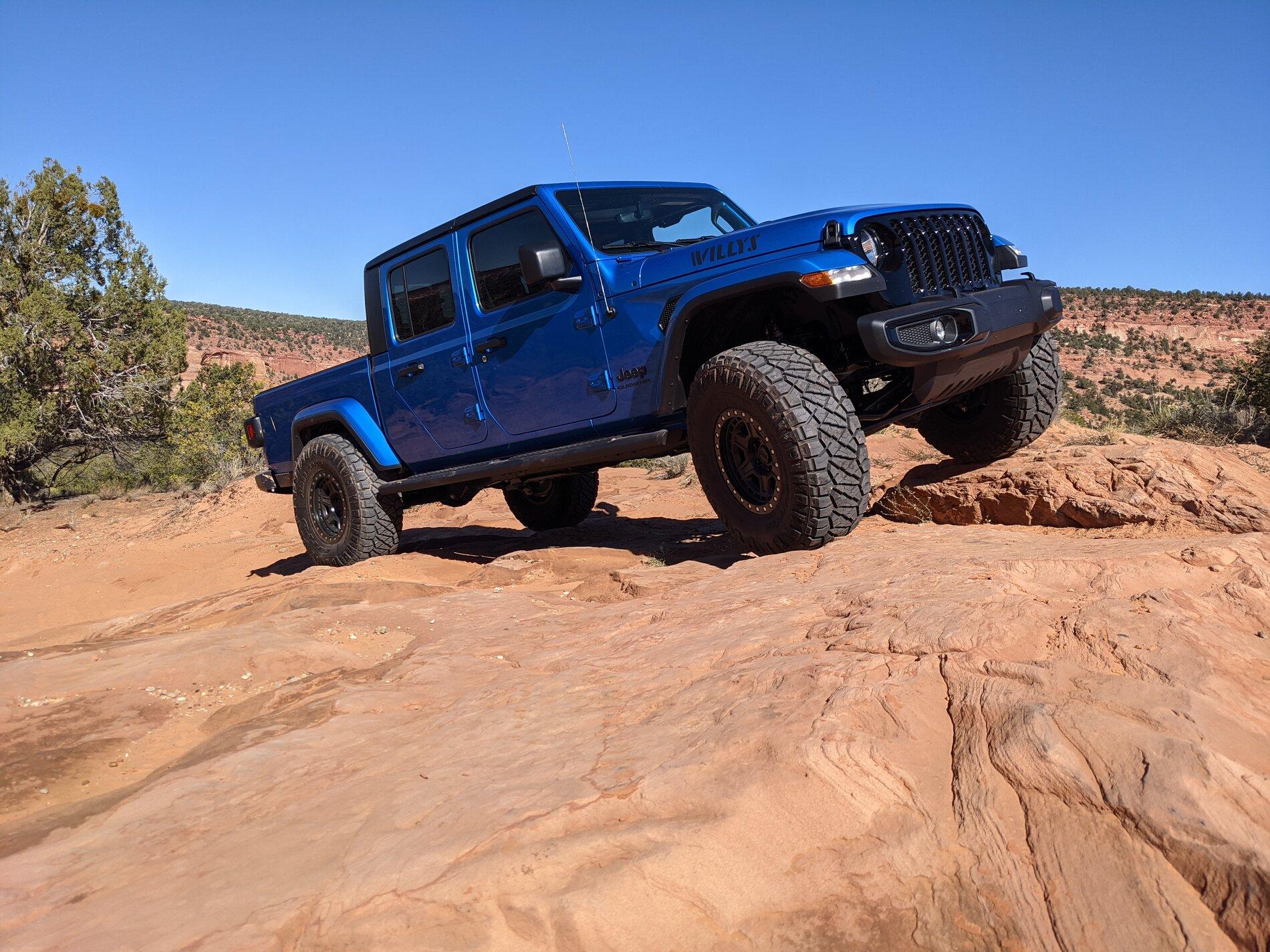 Jeep Gladiator SHOW ME 37S 2 INCH MOPAR LIFT ON A NON RUBICON PXL_20211016_173054534