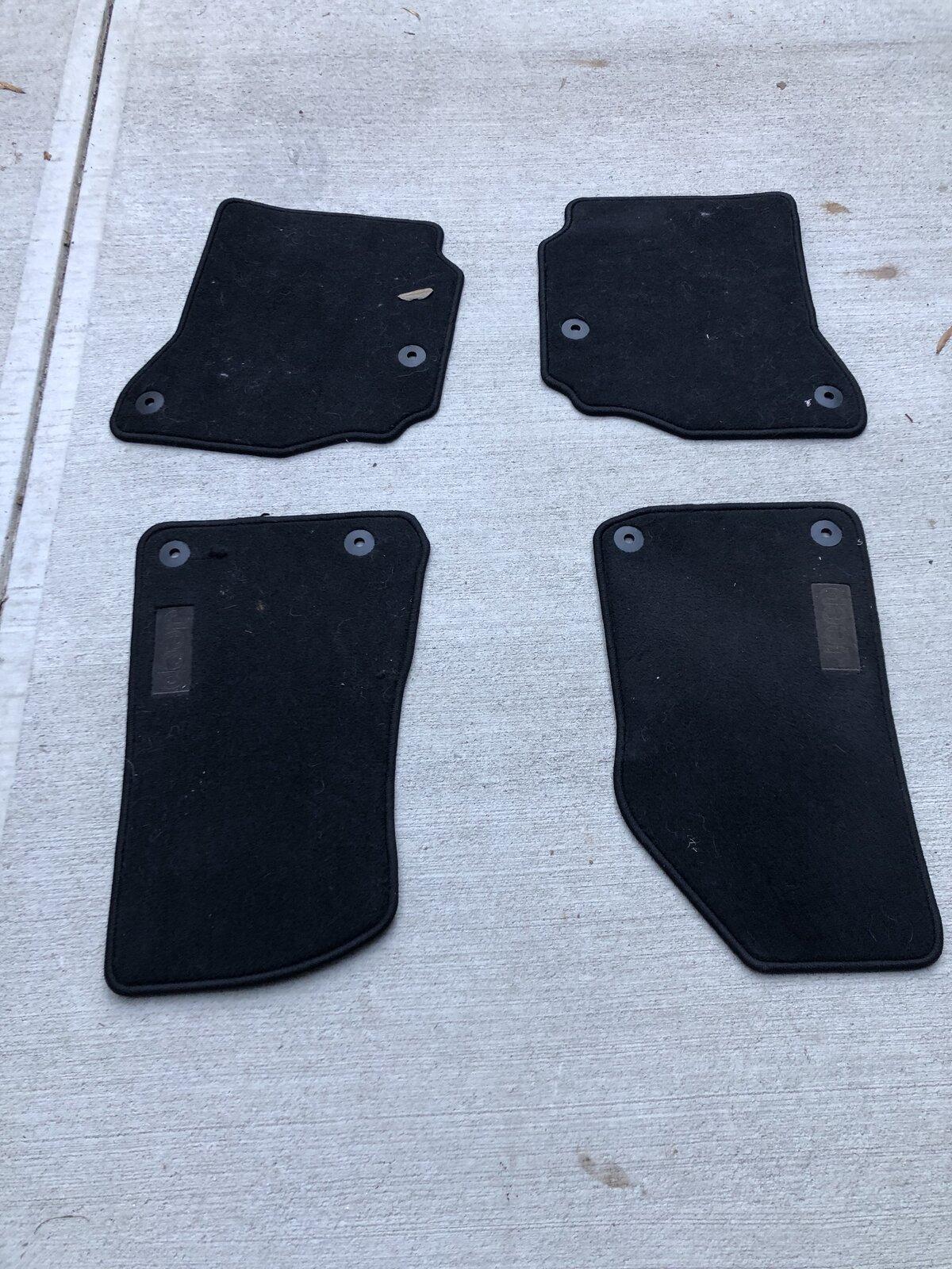 Jeep Gladiator Carpet floor mats - $50 IMG_1569