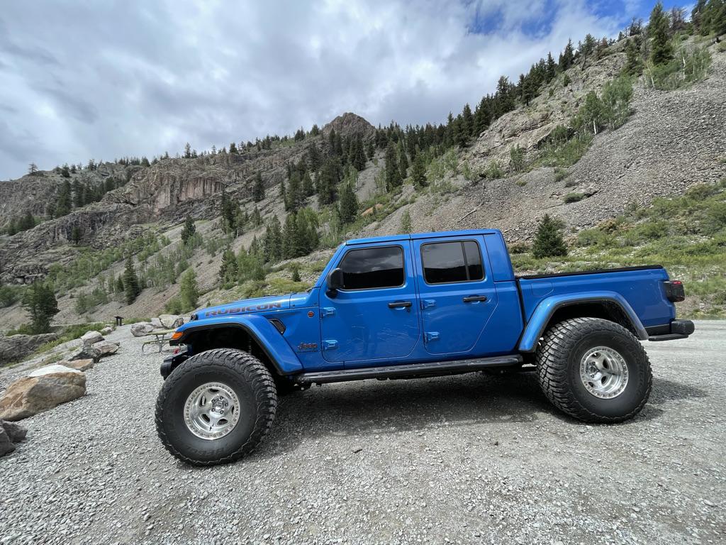 Jeep Gladiator HYDRO BLUE PEARL Gladiator JT Club 2D551536-9497-47E0-AE85-E6279CB0E41C_1_105_c