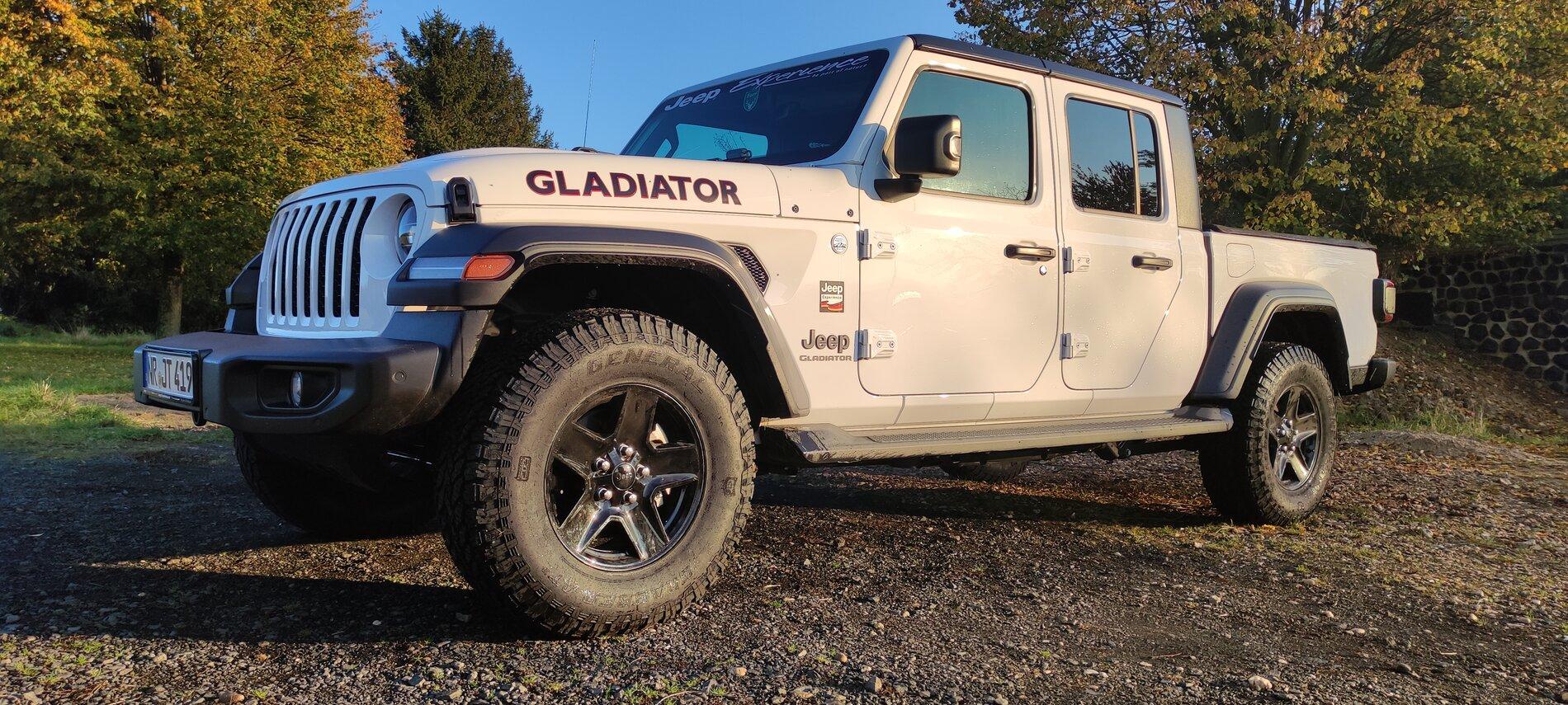 Jeep Gladiator BRIGHT WHITE Gladiator JT Club 51609359886_34557c9cc0_o